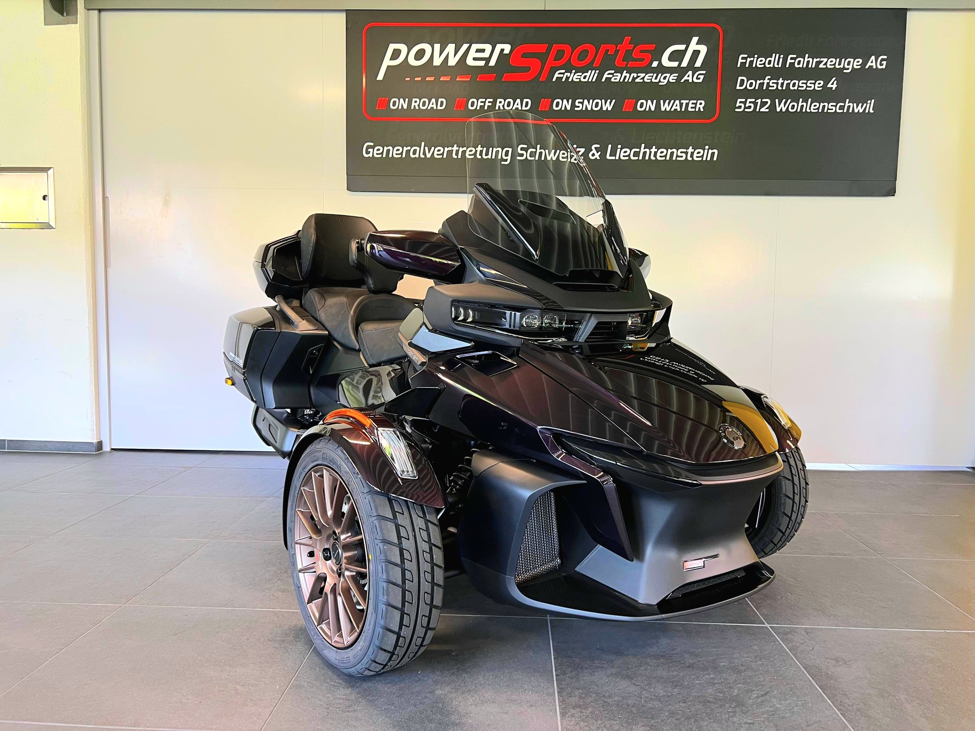 CAN-AM Spyder RT-LTD Sea-to-Sky SE6 *2025*-showroom-element-1
