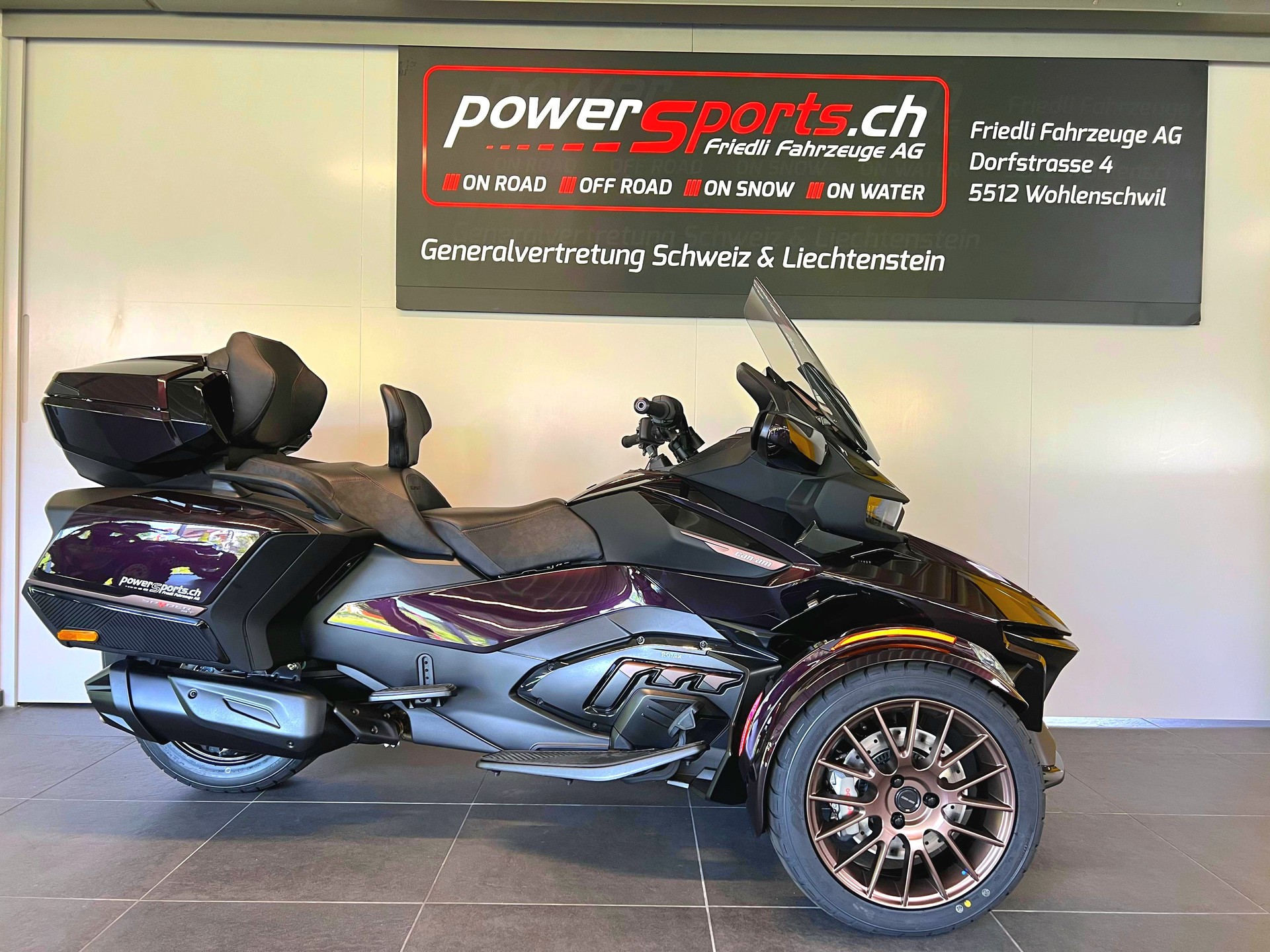 CAN-AM Spyder RT-LTD Sea-to-Sky SE6 *2025*-showroom-element-3