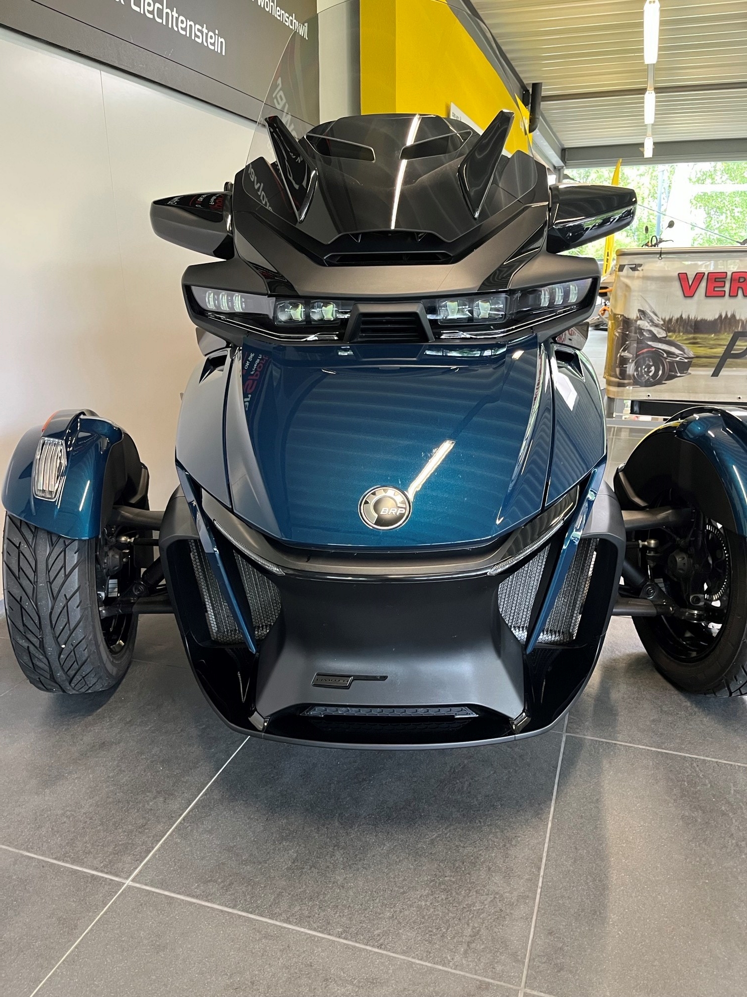 CAN-AM Spyder RT LTD-showroom-element-1