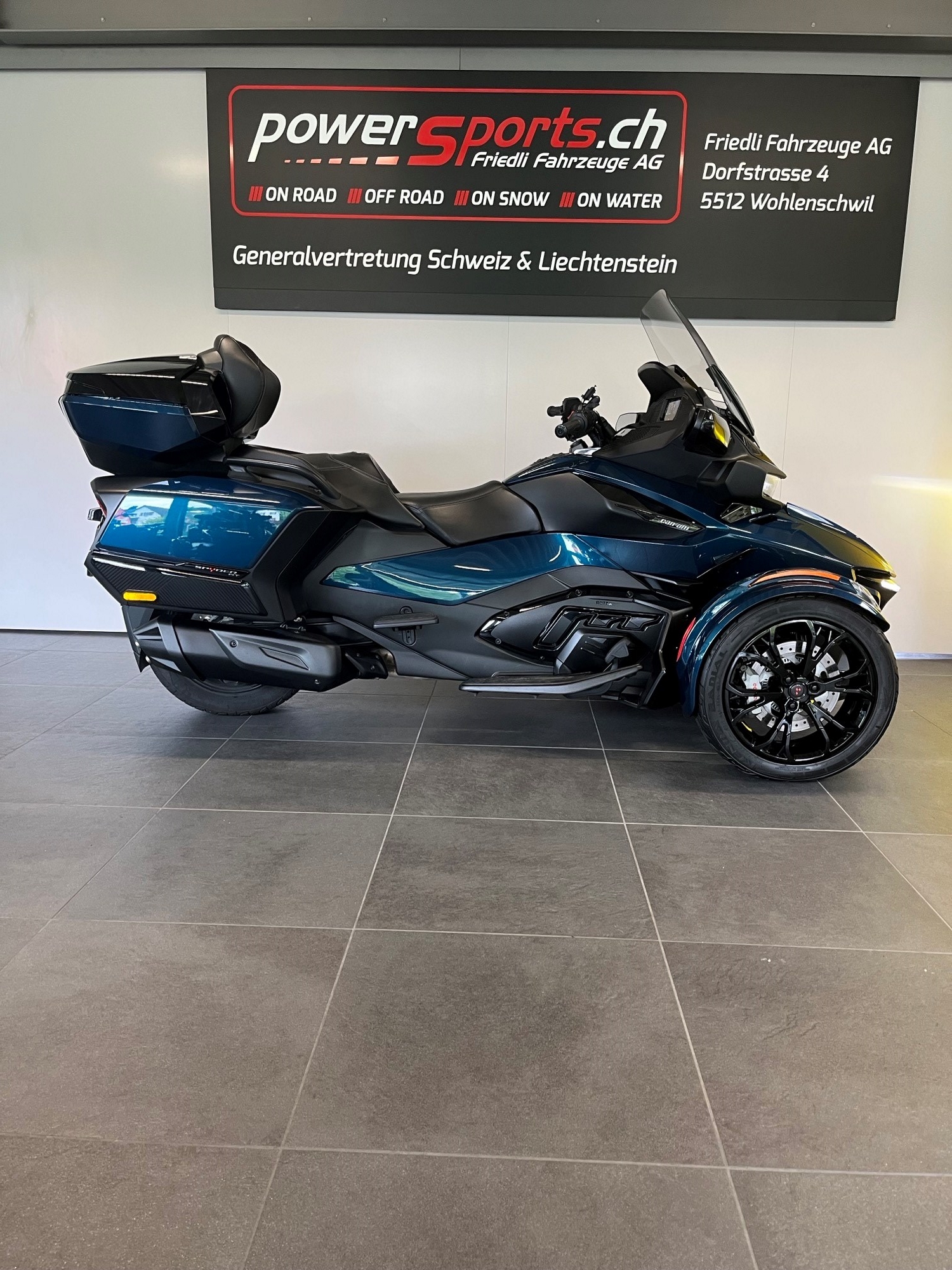 CAN-AM Spyder RT LTD-showroom-element-2