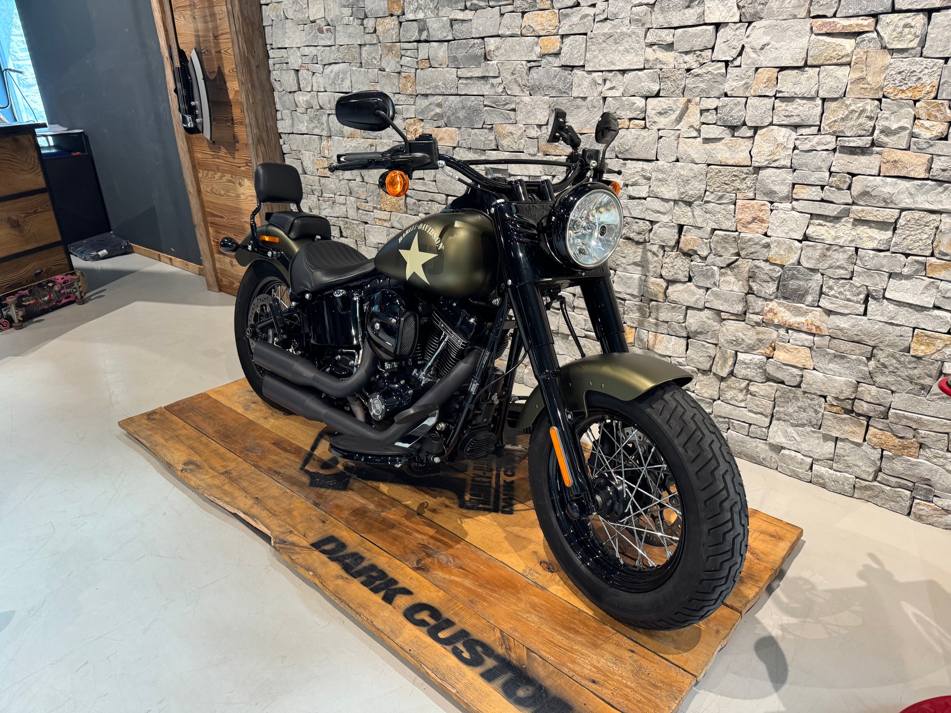 HARLEY-DAVIDSON FLSS Softail Slim S110 ABS-showroom-element-1