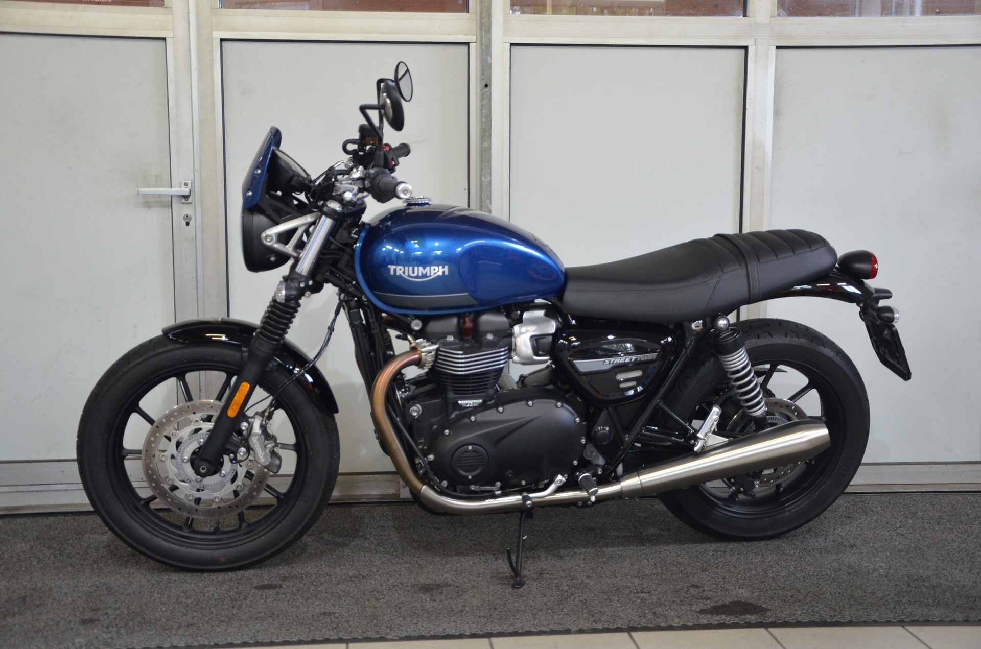 TRIUMPH Street Twin 900 Gold Line-image-0