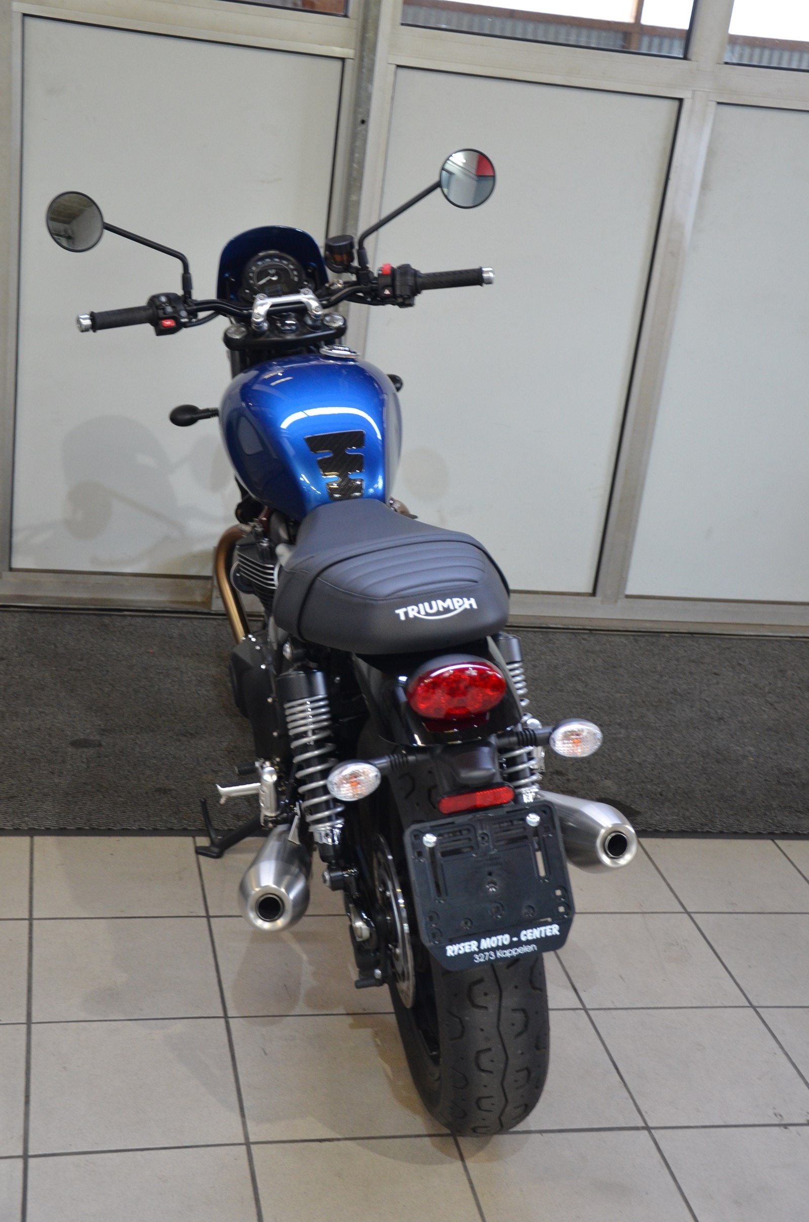 TRIUMPH Street Twin 900 Gold Line-image-3