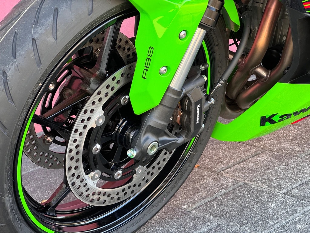 KAWASAKI Ninja ZX-4RR-image-11