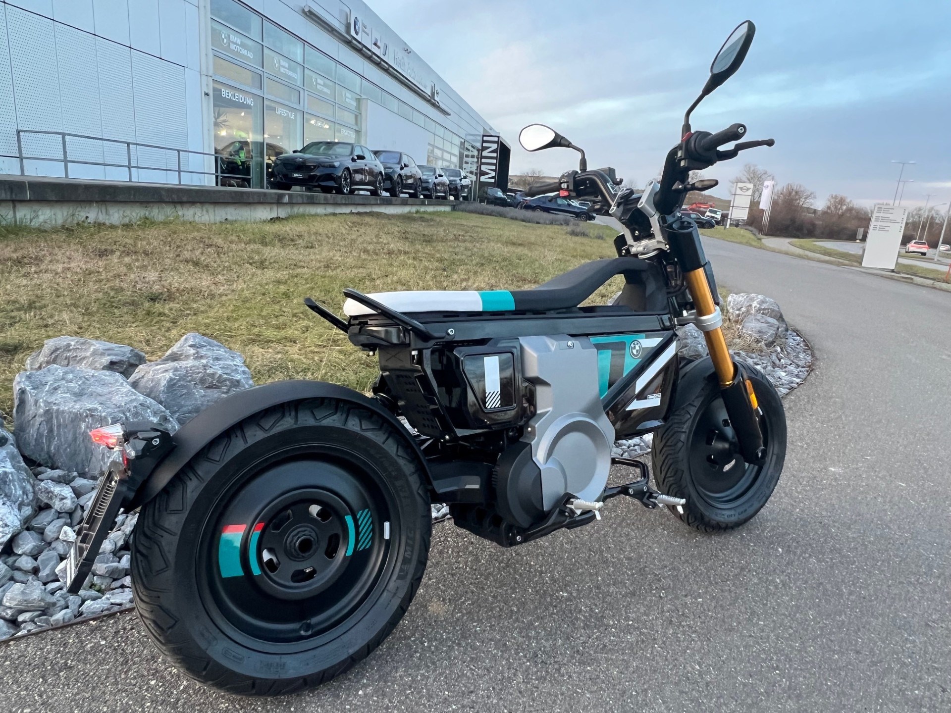 BMW CE 02 Highline Highline-showroom-element-2