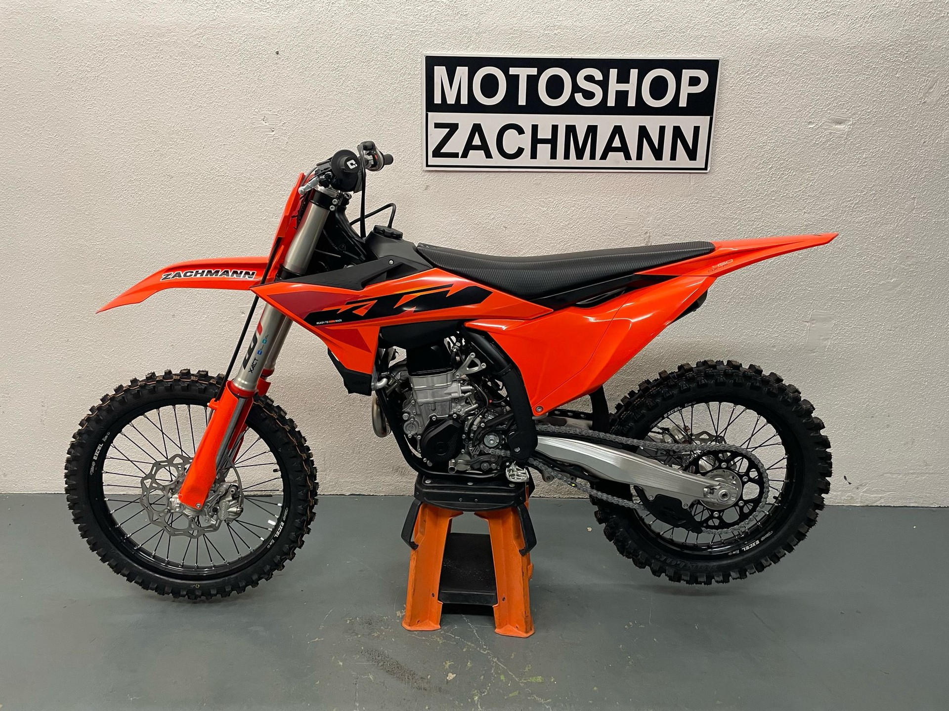KTM 450 SX/SX-F-showroom-element-3