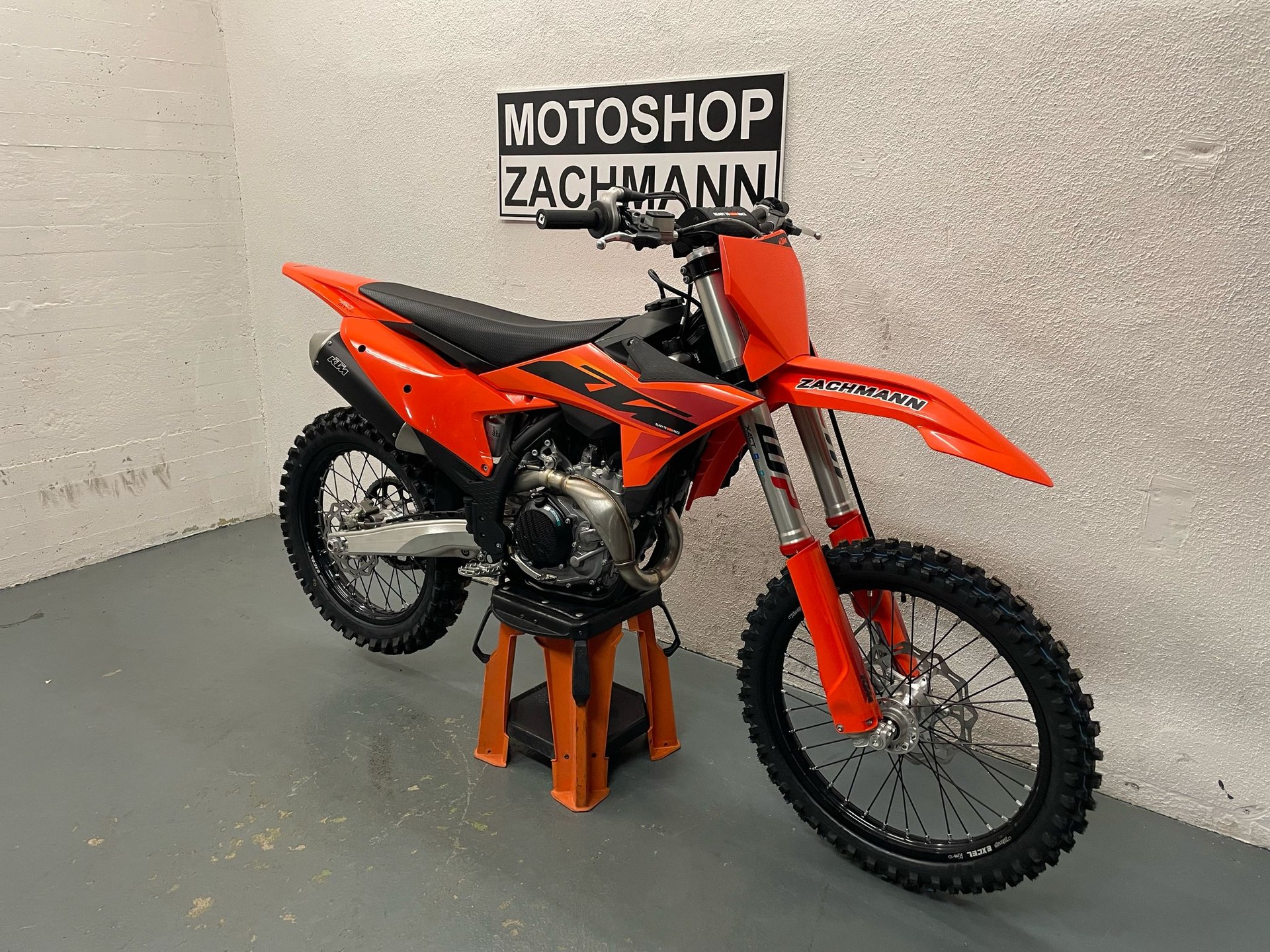 KTM 450 SX/SX-F-showroom-element-2