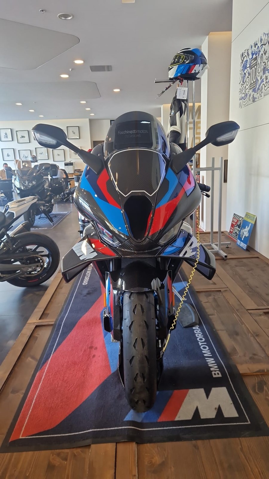 BMW M 1000 RR Competition-showroom-element-1