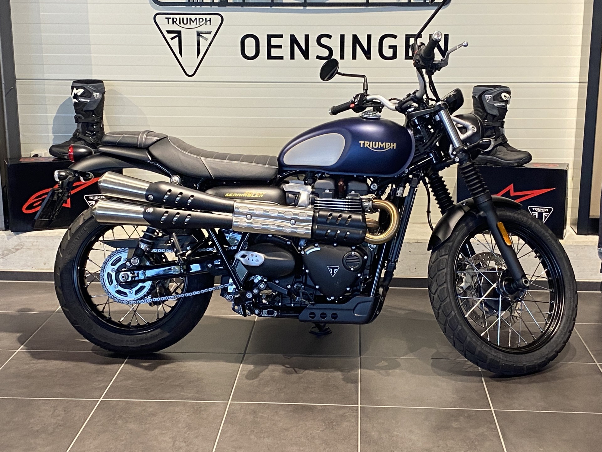 TRIUMPH Scrambler 900 Gold Line "ab Kauf 12 Monate Car-Garantie"-showroom-element-3