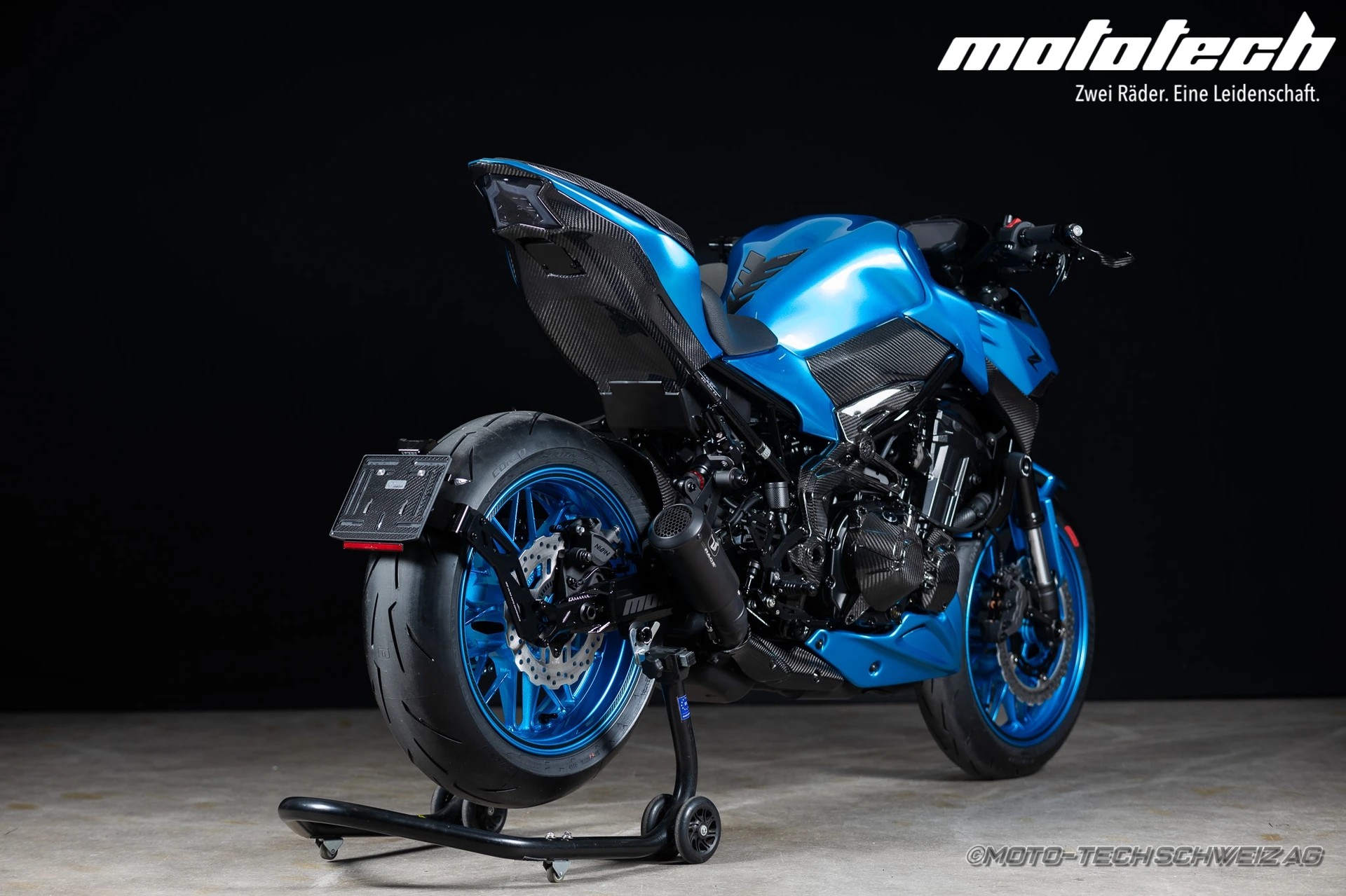 KAWASAKI Z 900 (92.2kW) CANDY BLUE CARBON EDITION-showroom-element-2