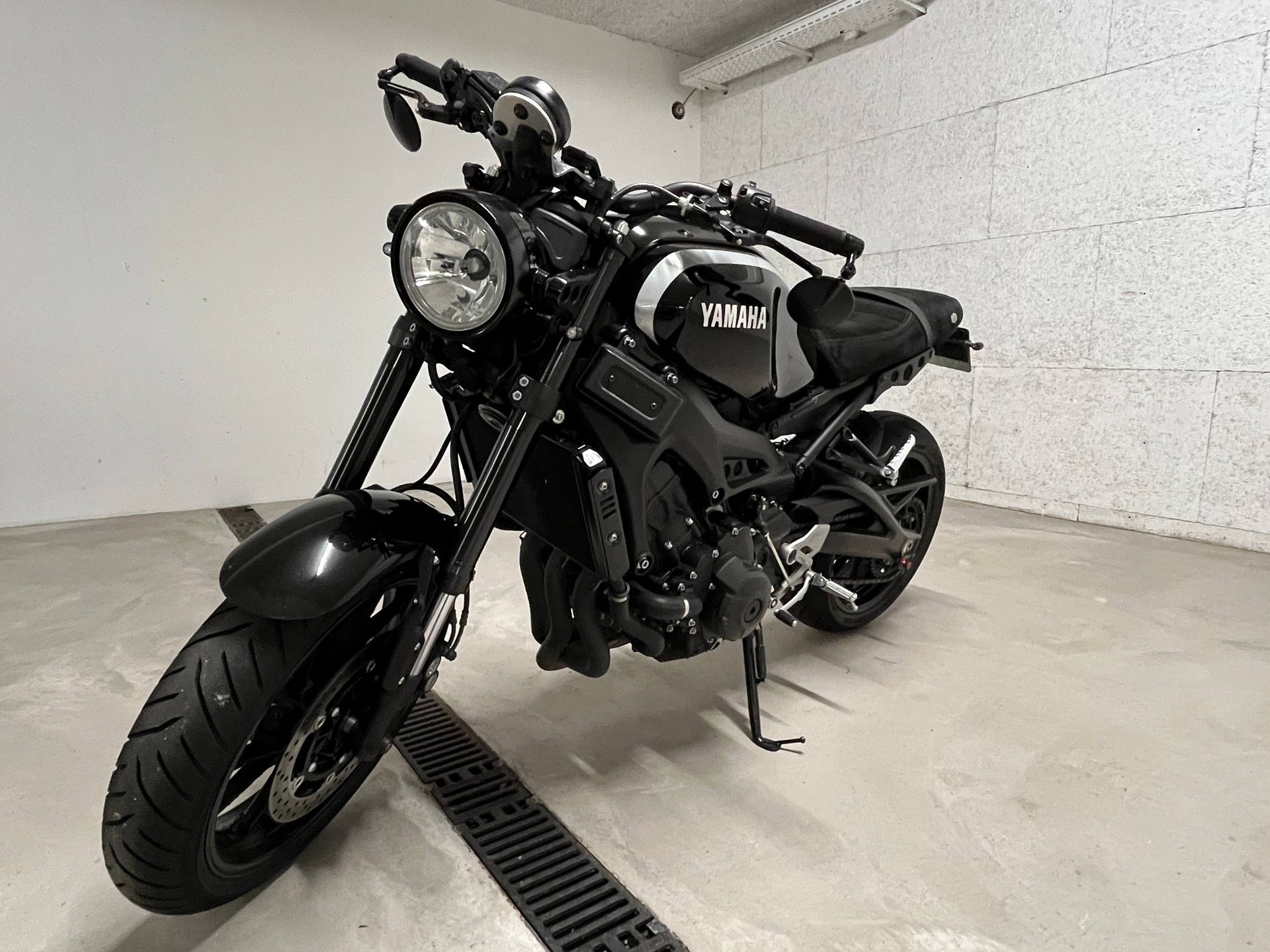 YAMAHA XSR 900-image-1
