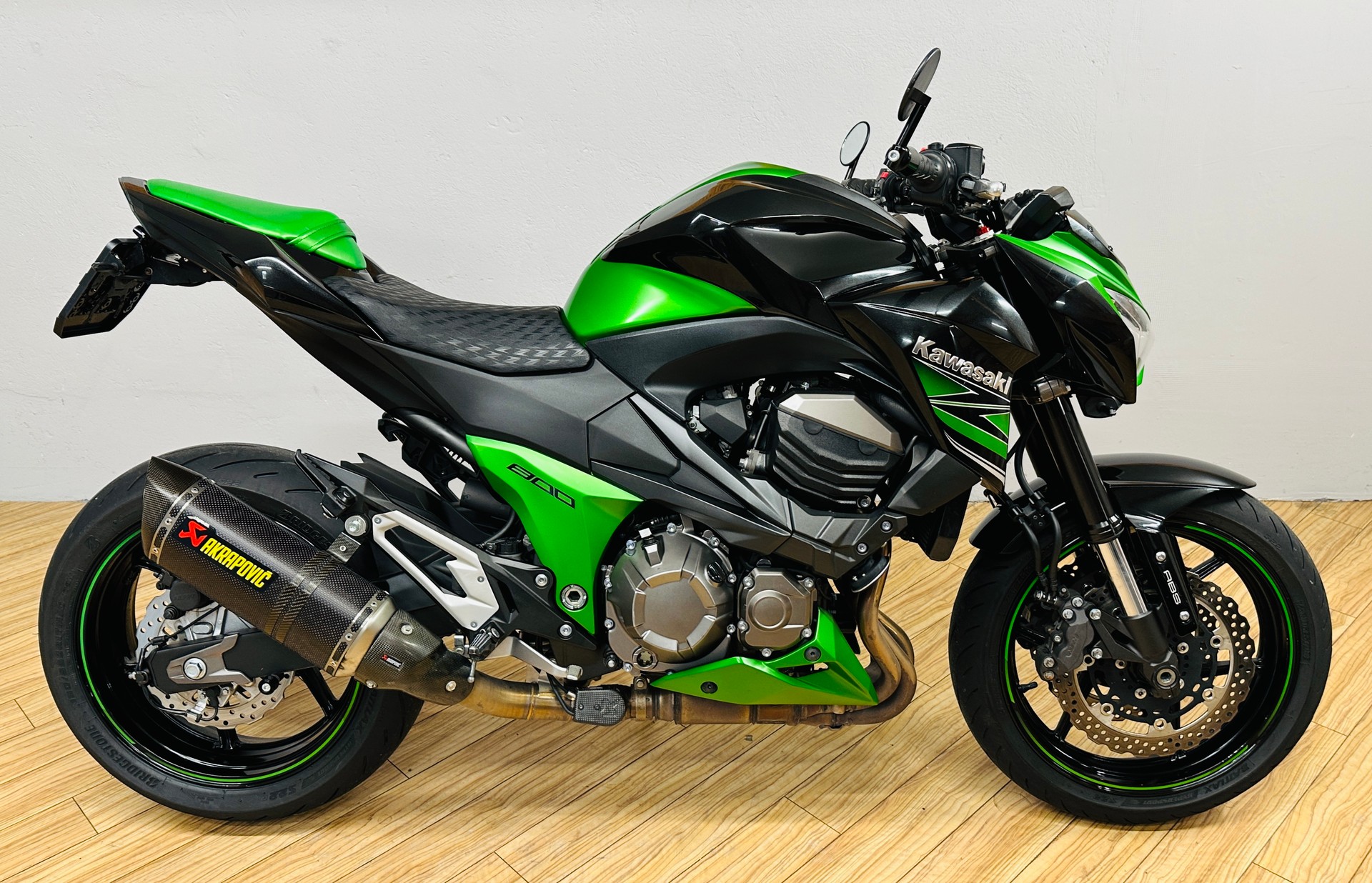 KAWASAKI Z 800 Performance ABS-showroom-element-1