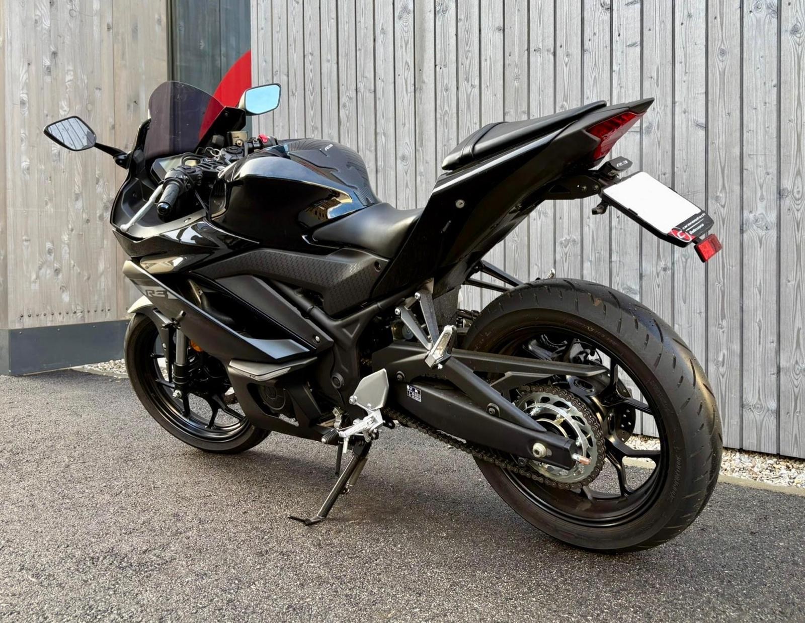YAMAHA YZF-R3-showroom-element-2