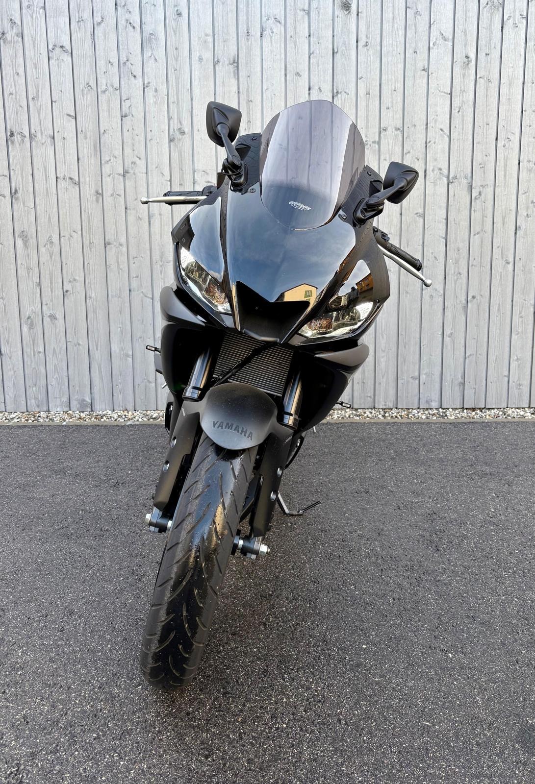 YAMAHA YZF-R3-showroom-element-1