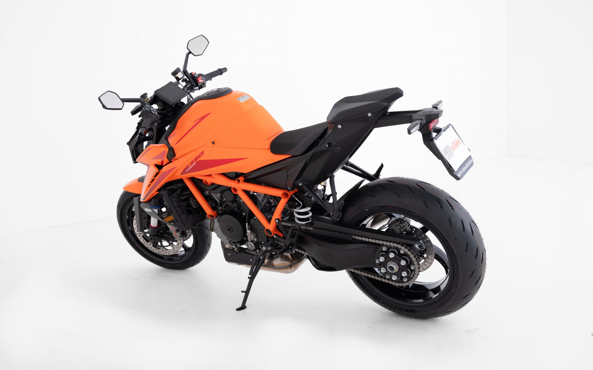 KTM 1390 Super Duke R Evo-showroom-element-3