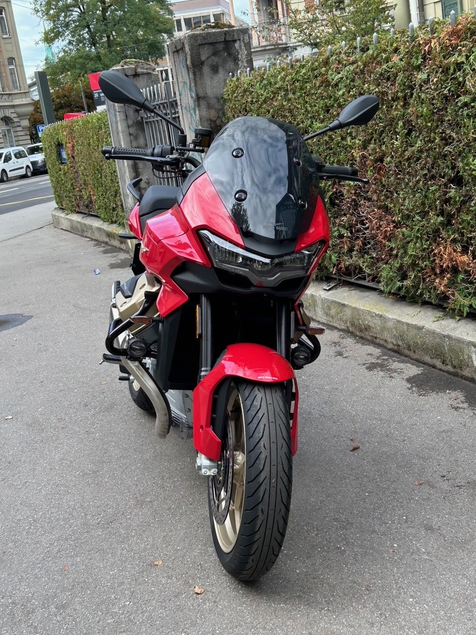 MOTO GUZZI V100 Mandello-showroom-element-2
