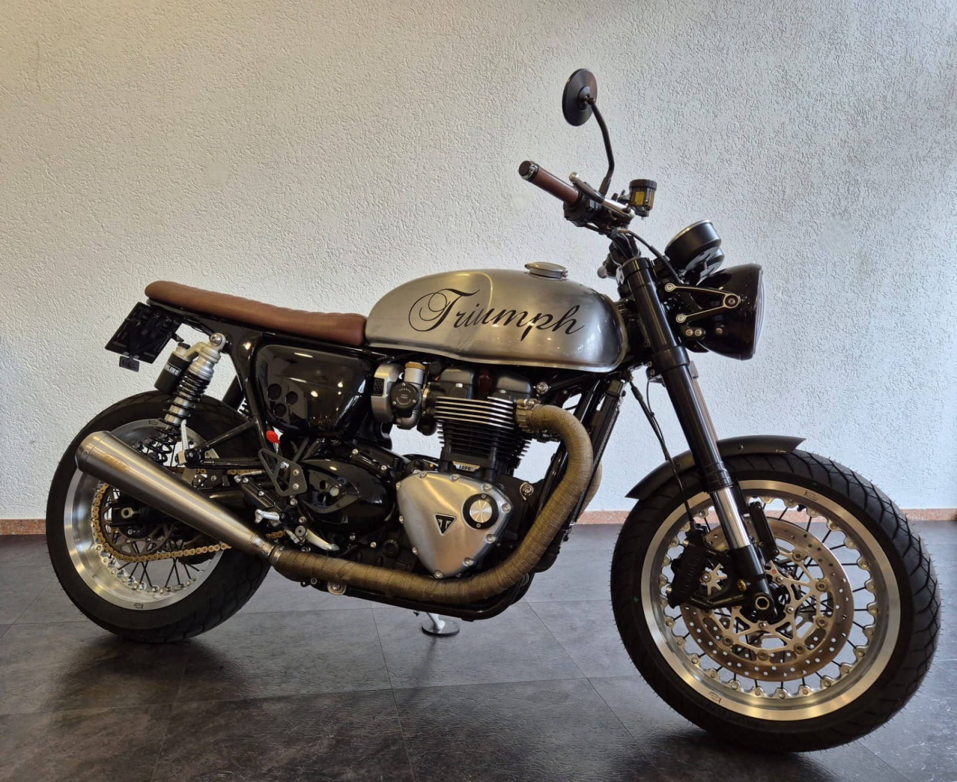 TRIUMPH Thruxton 1200 R