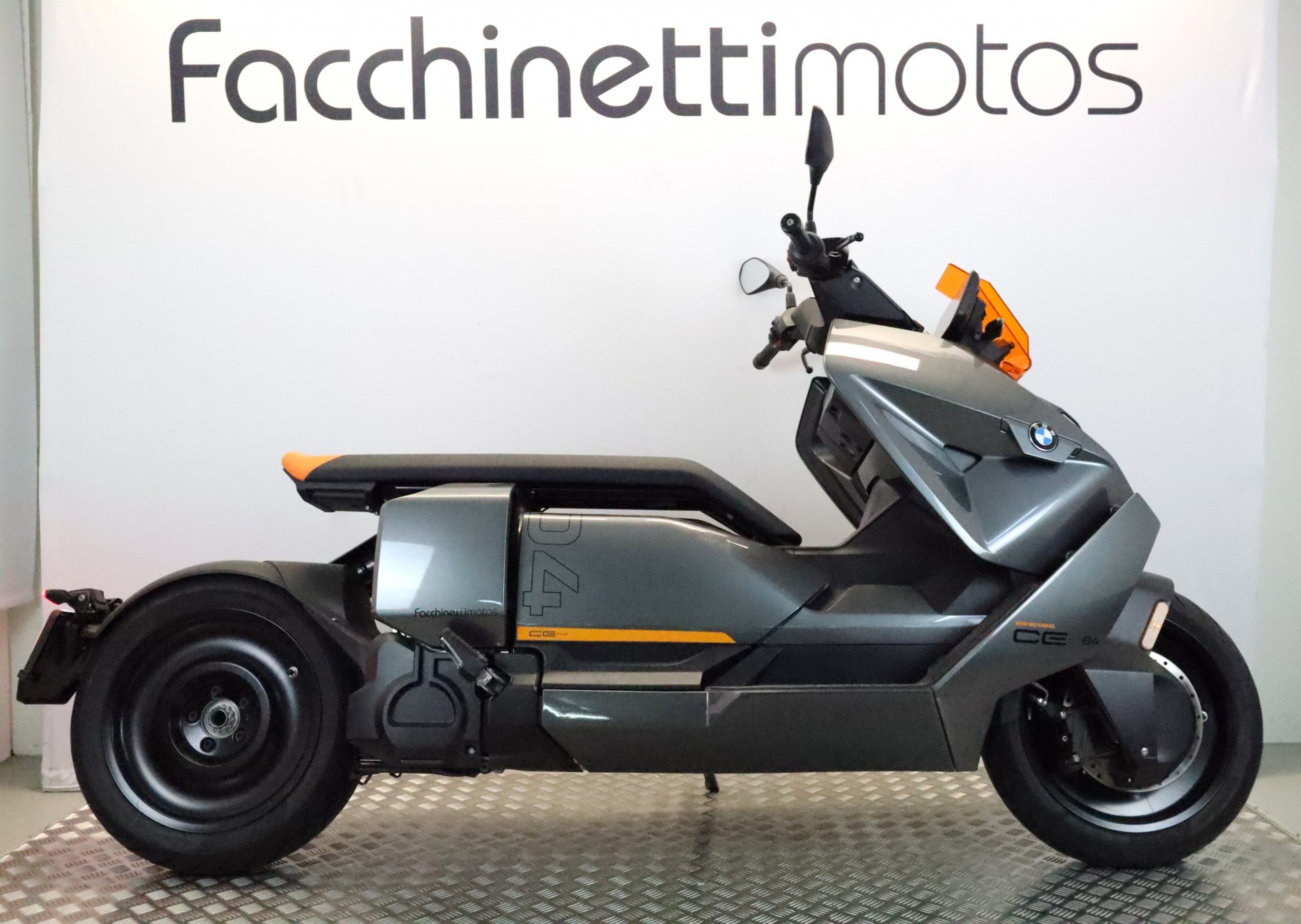 BMW CE 04