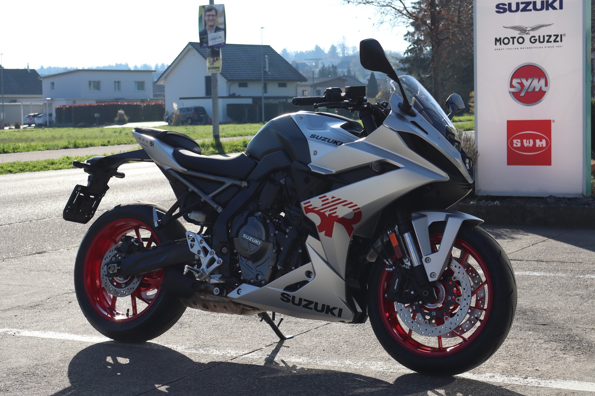 SUZUKI GSX 8 R ABS-showroom-element-1