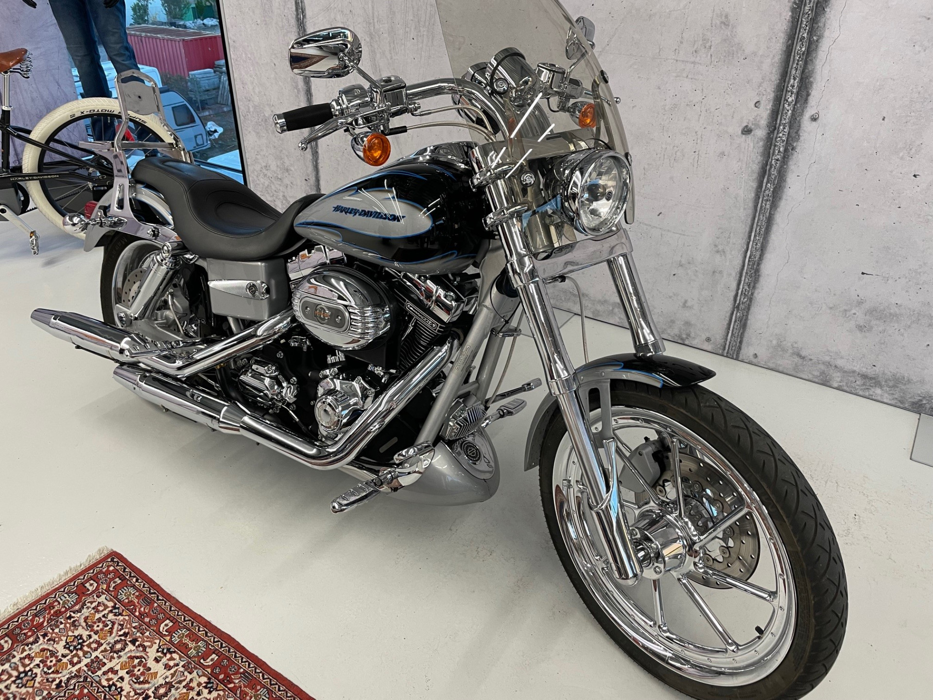 HARLEY-DAVIDSON FXDSE 1802 Screamin Eagle Dyna Super Glide-showroom-element-1