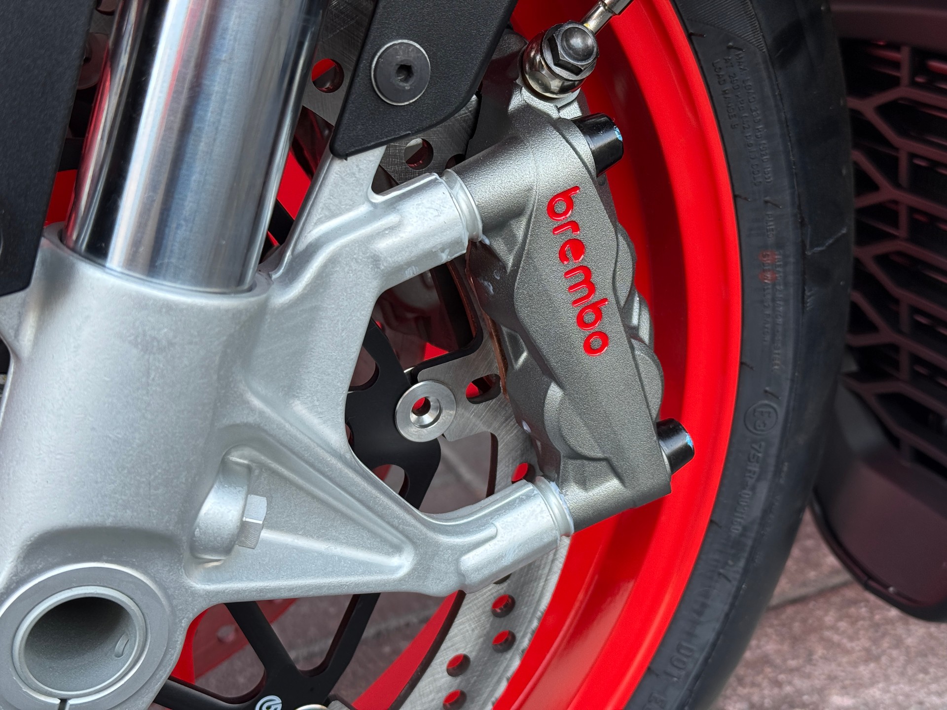 APRILIA RSV4 1100 MY25-image-5