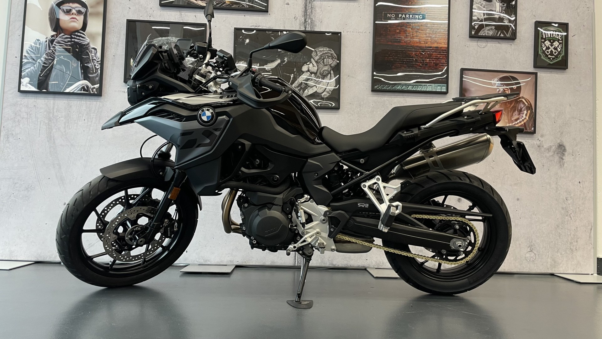 BMW F 800 GS Triple Black-showroom-element-3