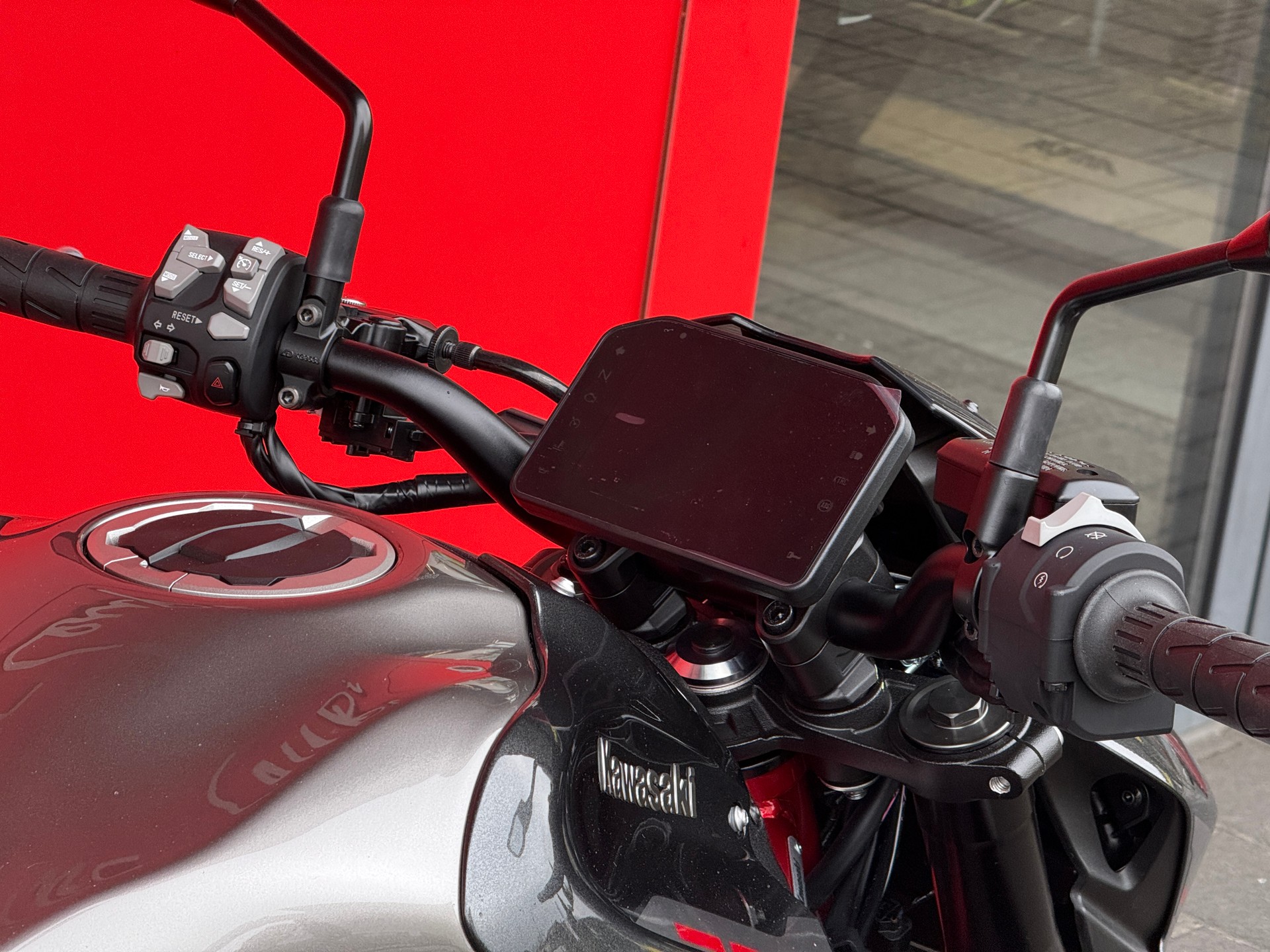 KAWASAKI Z 900-image-4
