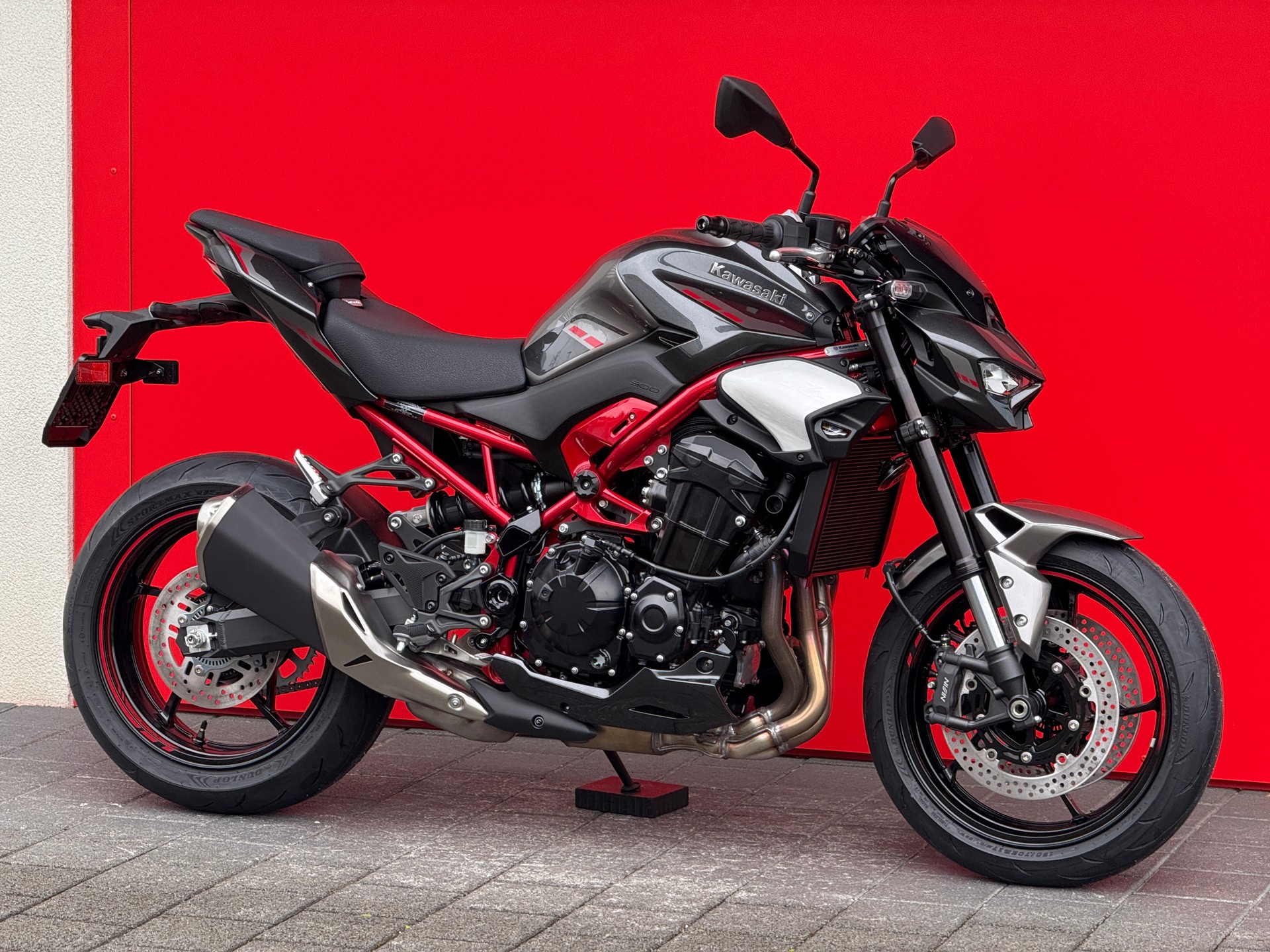 KAWASAKI Z 900-image-1