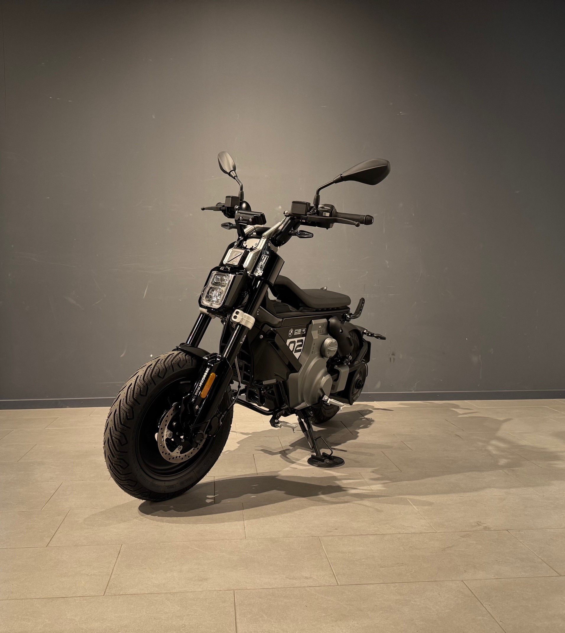 BMW CE 02-showroom-element-1