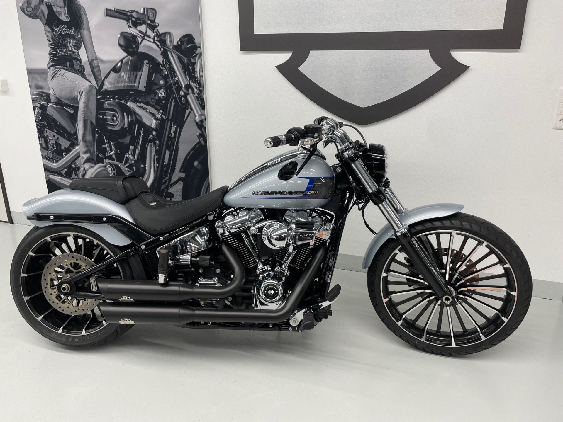 HARLEY-DAVIDSON FXBR 1923 Breakout 117-showroom-element-2
