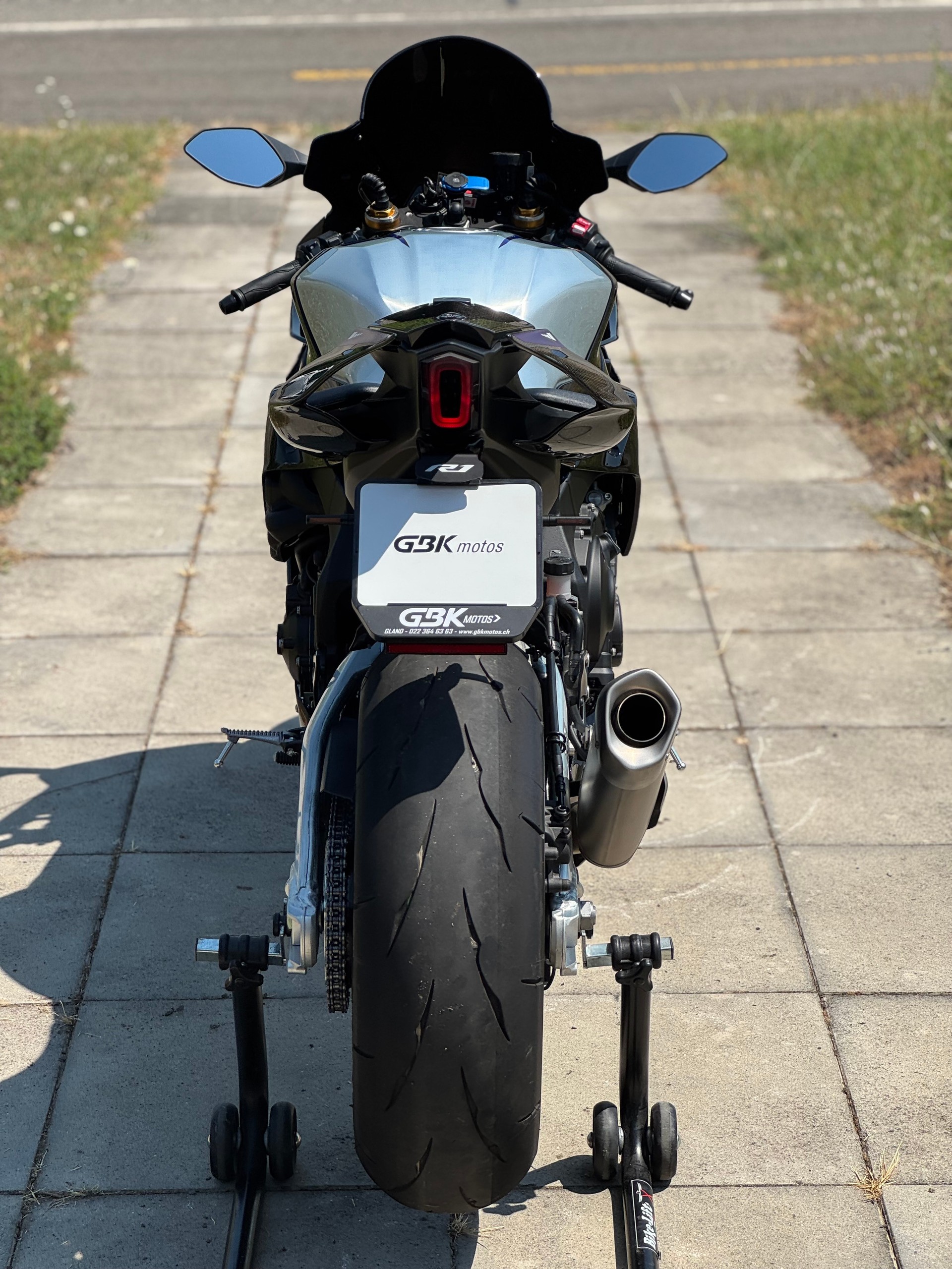 YAMAHA YZF-R1 M ABS-image-3
