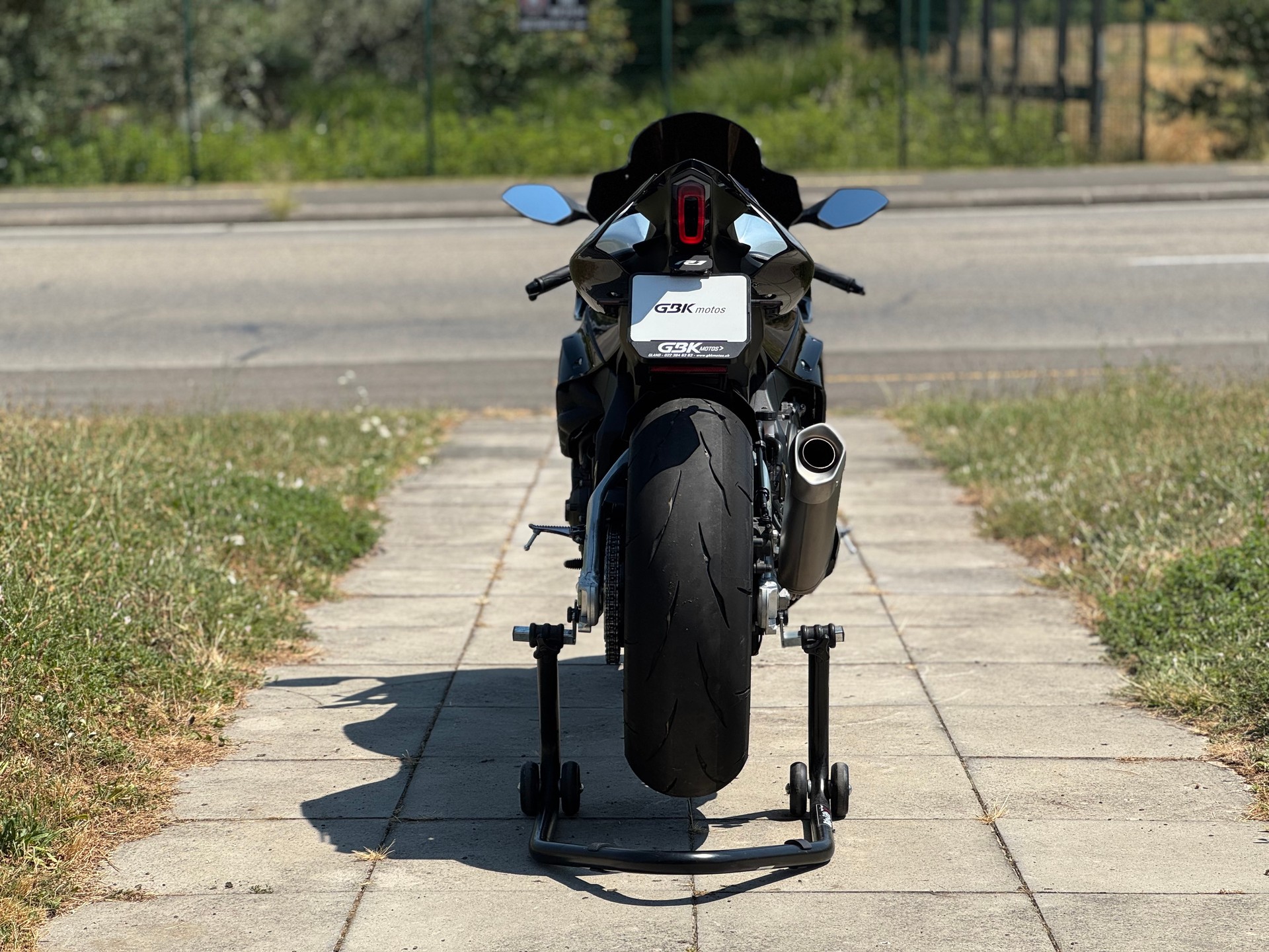 YAMAHA YZF-R1 M ABS-image-2