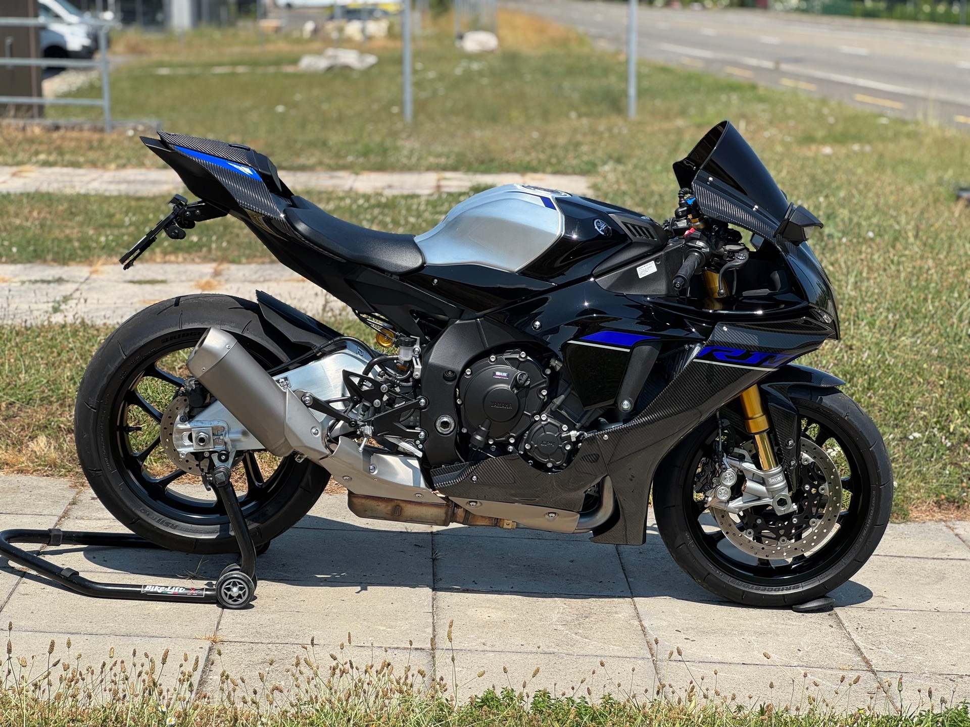 YAMAHA YZF-R1 M ABS-image-1