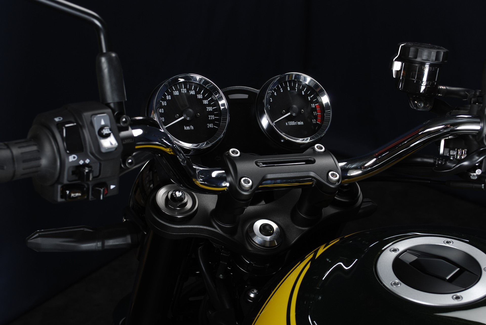 KAWASAKI Z 900 RS Yellow Ball MY24-image-11