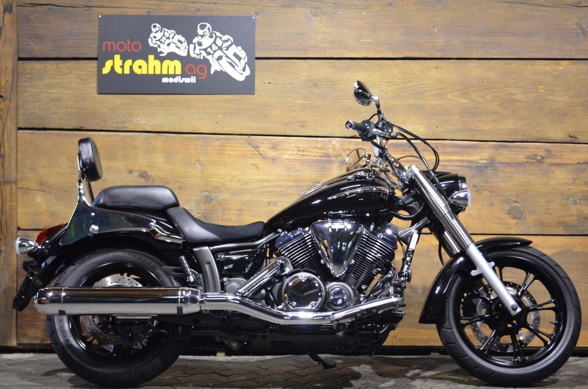 YAMAHA XVS 950 A Midnight Star-showroom-element-1