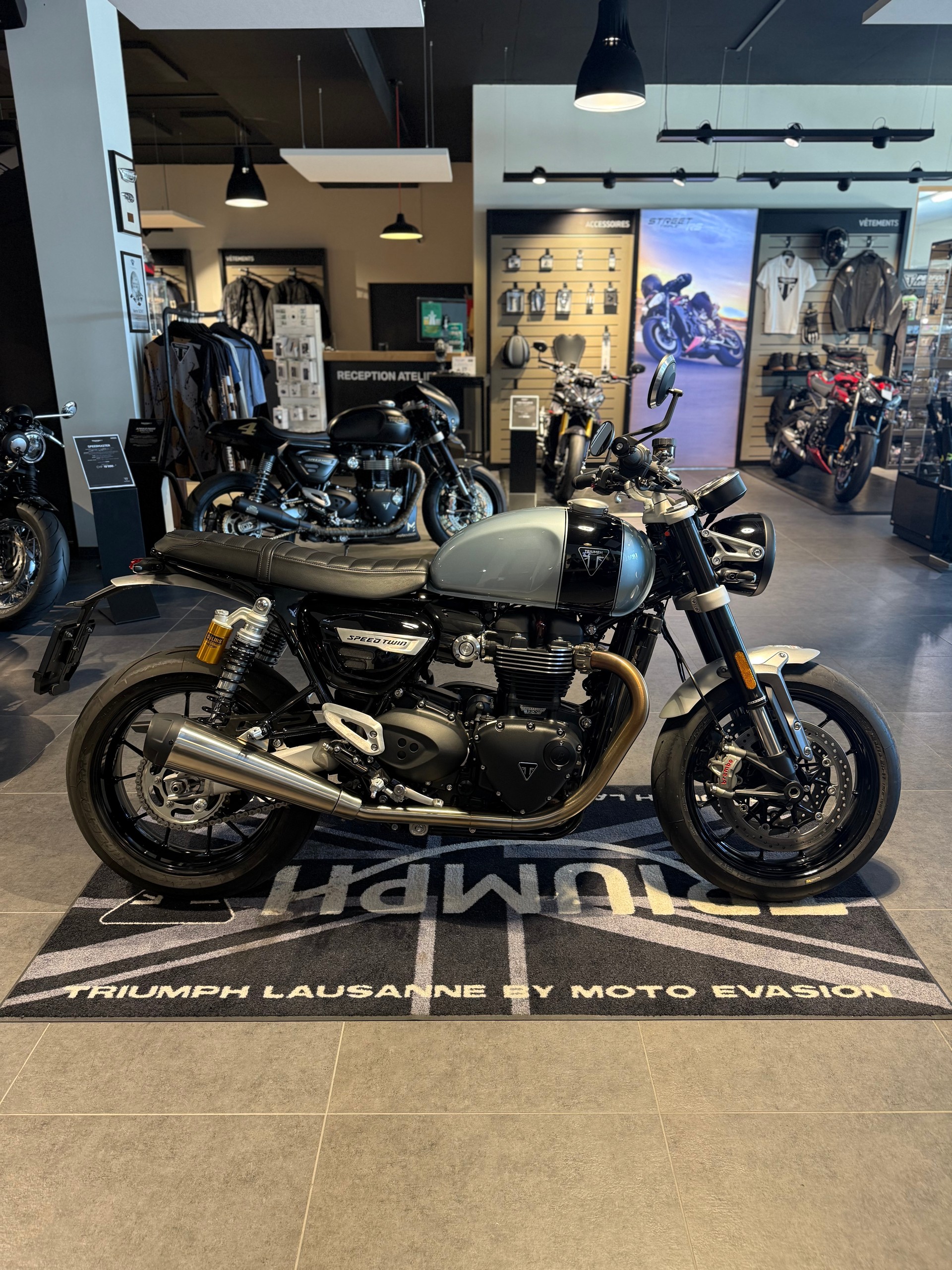 TRIUMPH Speed Twin 1200 Breitling Edition-showroom-element-1