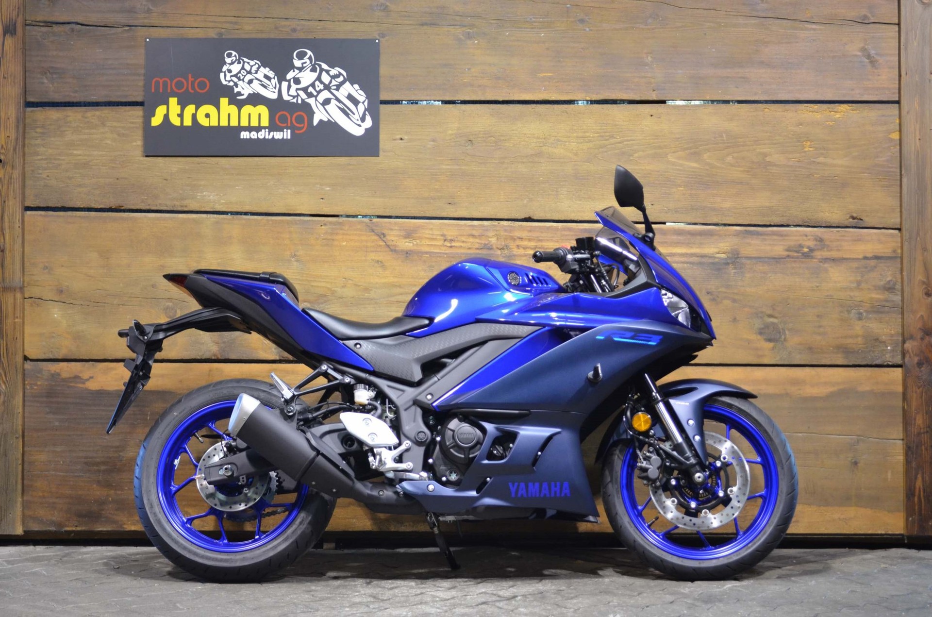 YAMAHA YZF-R3 ABS-showroom-element-1