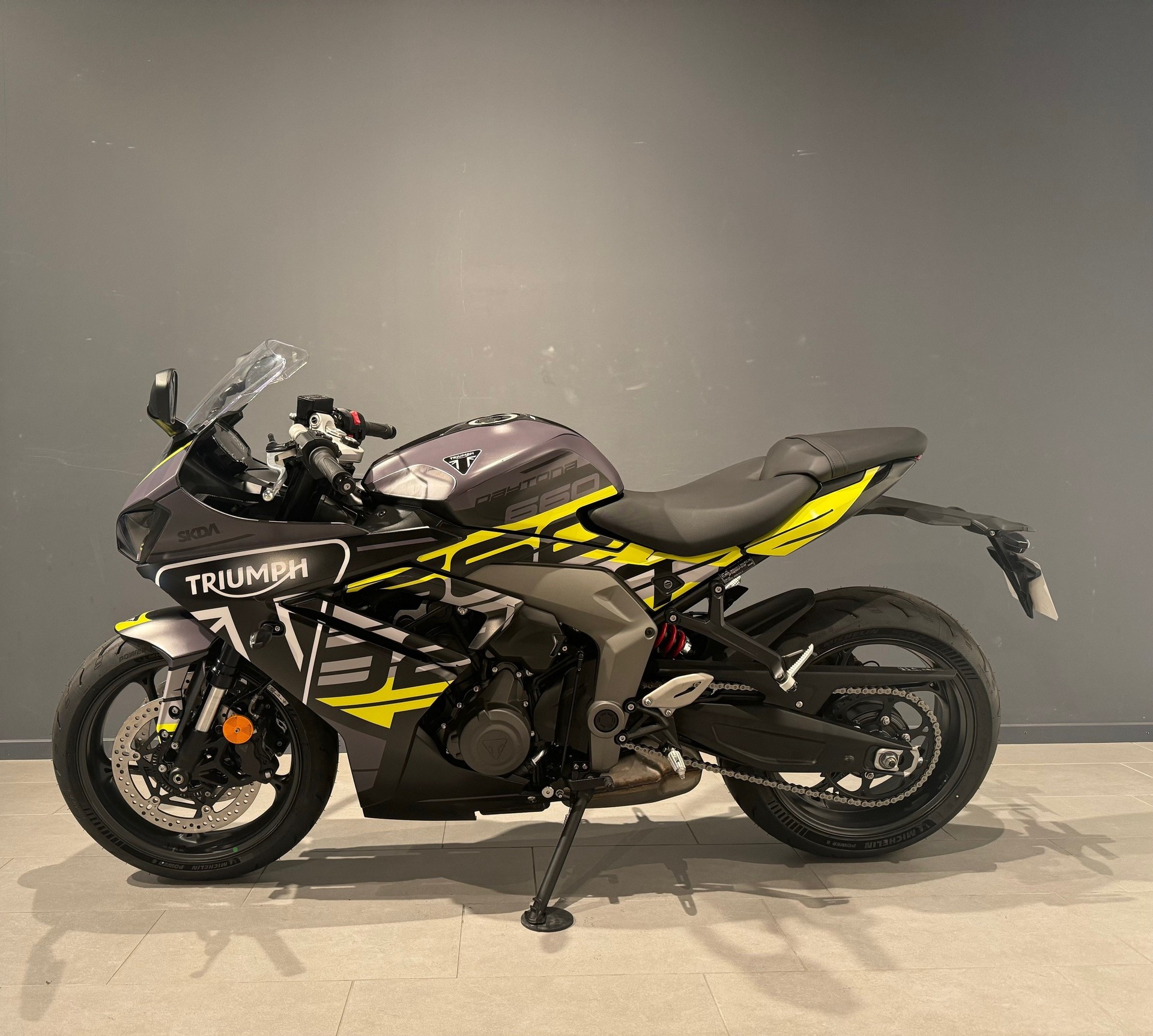 TRIUMPH 660-showroom-element-3
