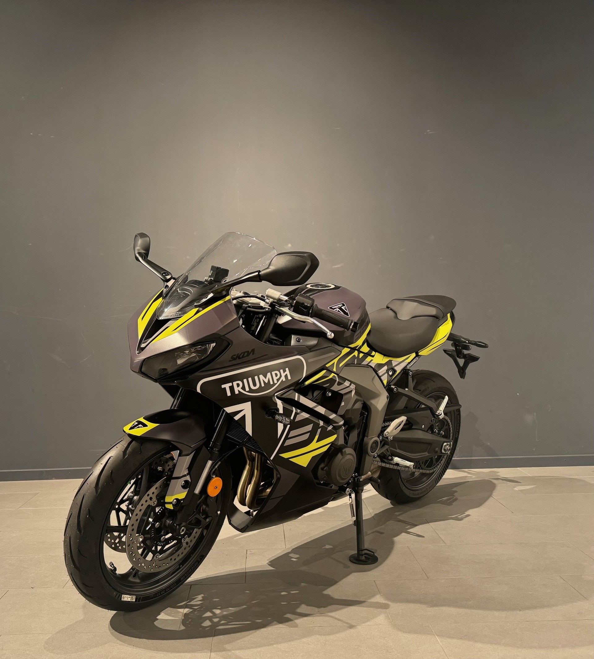 TRIUMPH 660-showroom-element-2