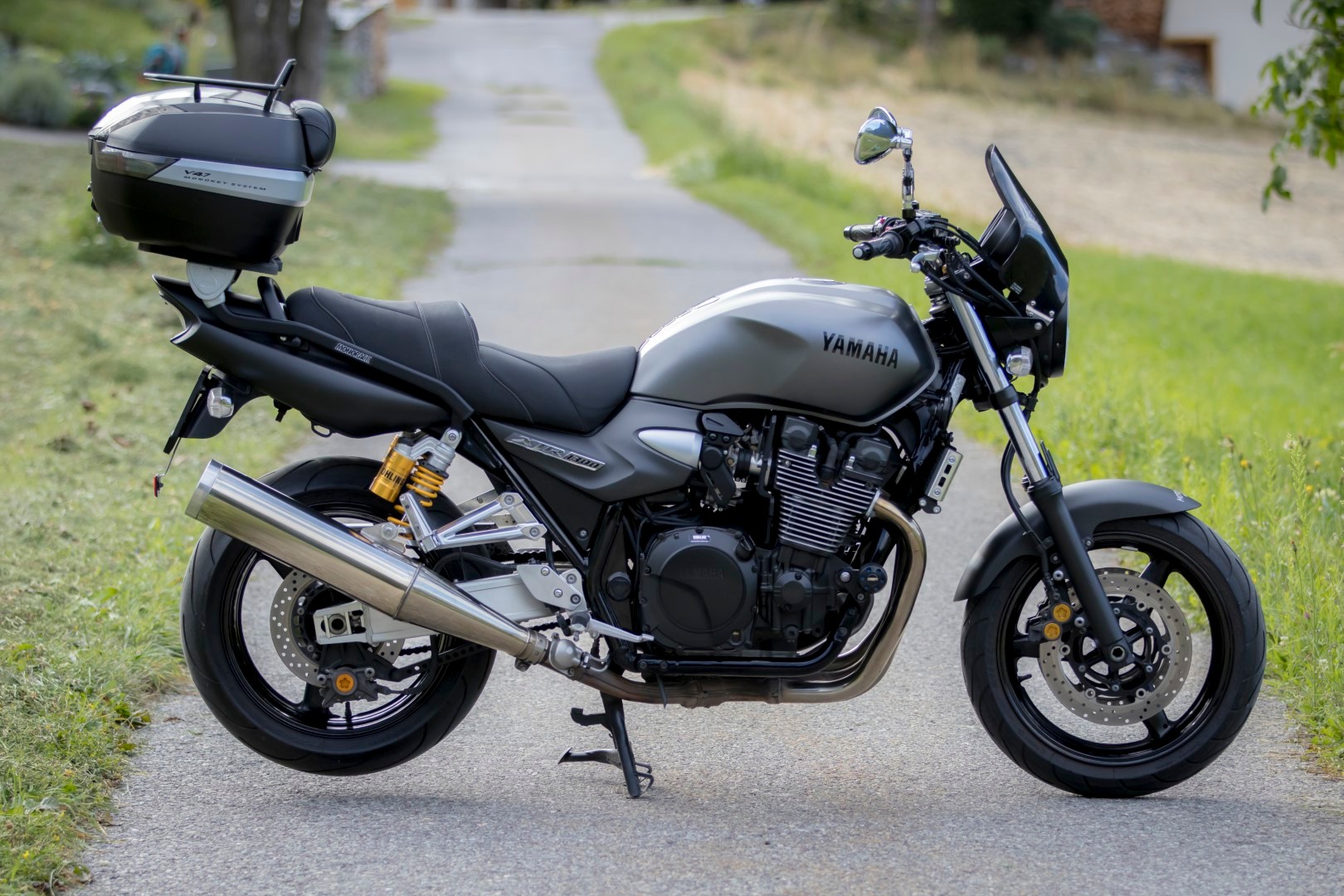 YAMAHA XJR 1300-image-3