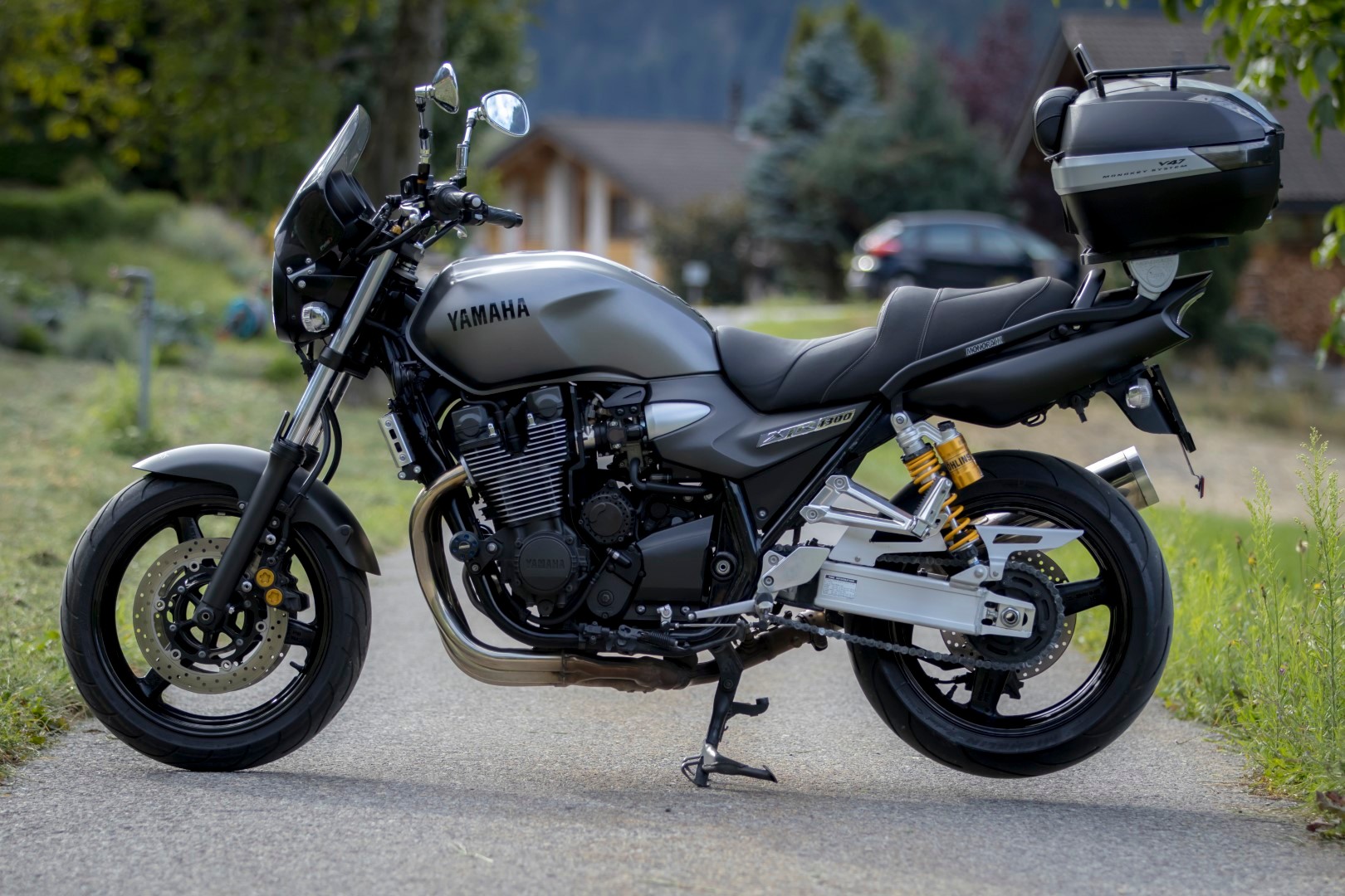 YAMAHA XJR 1300-image-2
