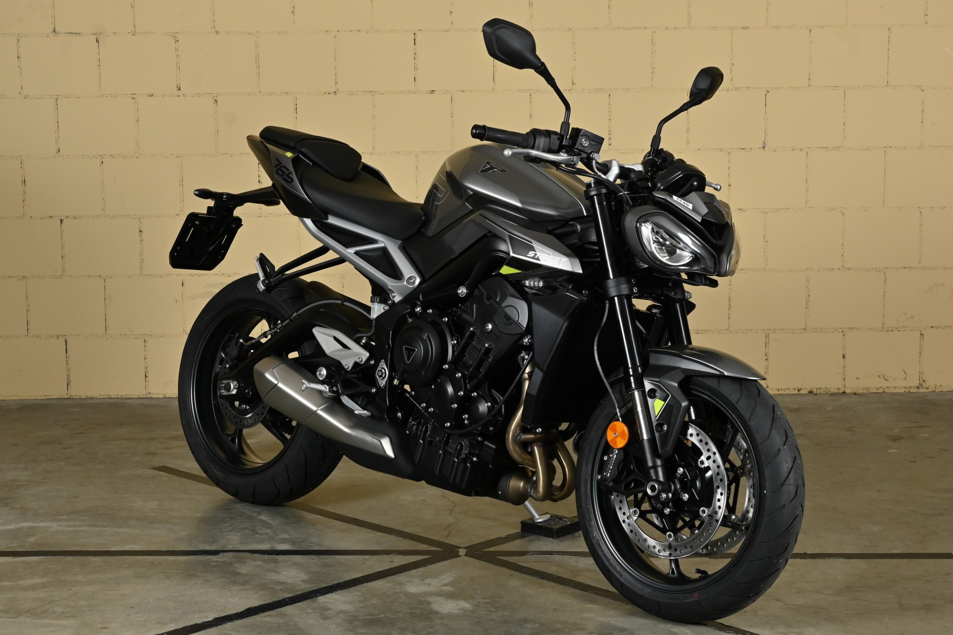 TRIUMPH Street Triple 765 R-showroom-element-1