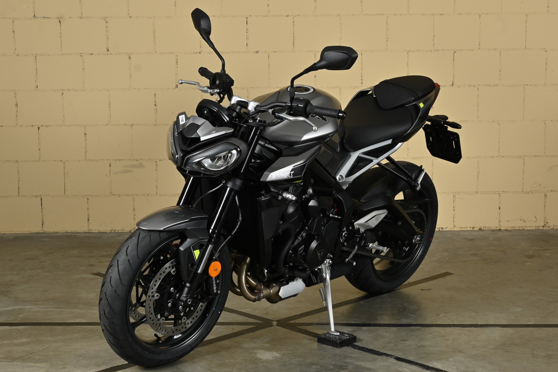 TRIUMPH Street Triple 765 R-showroom-element-2