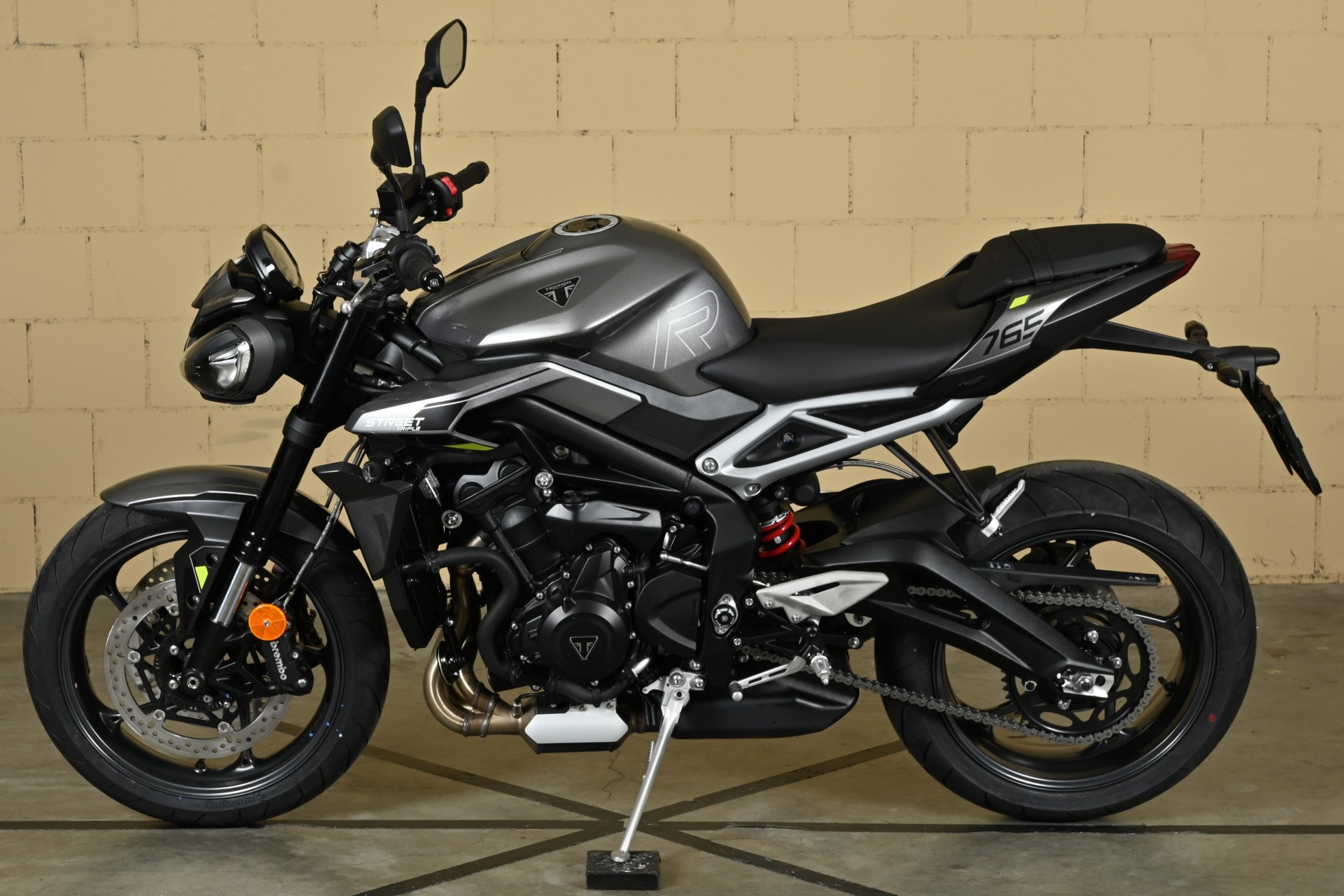 TRIUMPH Street Triple 765 R-showroom-element-3