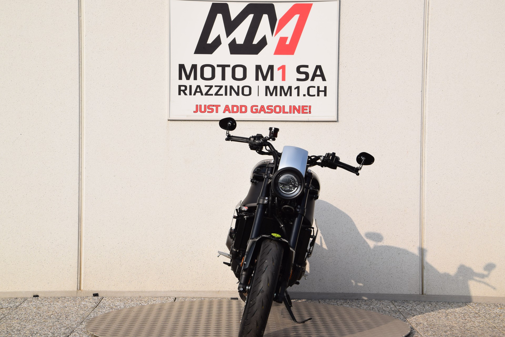 YAMAHA XSR 900-showroom-element-2