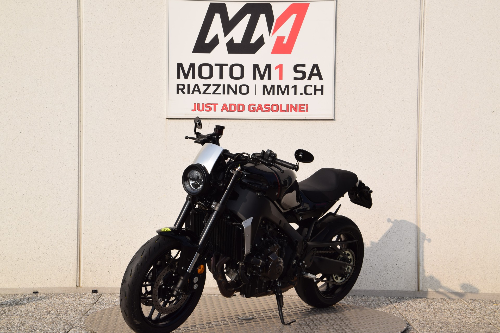 YAMAHA XSR 900-showroom-element-3