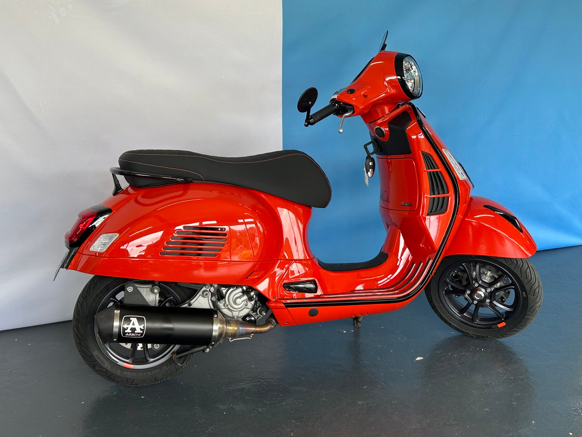 PIAGGIO Vespa GTS 300 Super Sport ABS-showroom-element-2