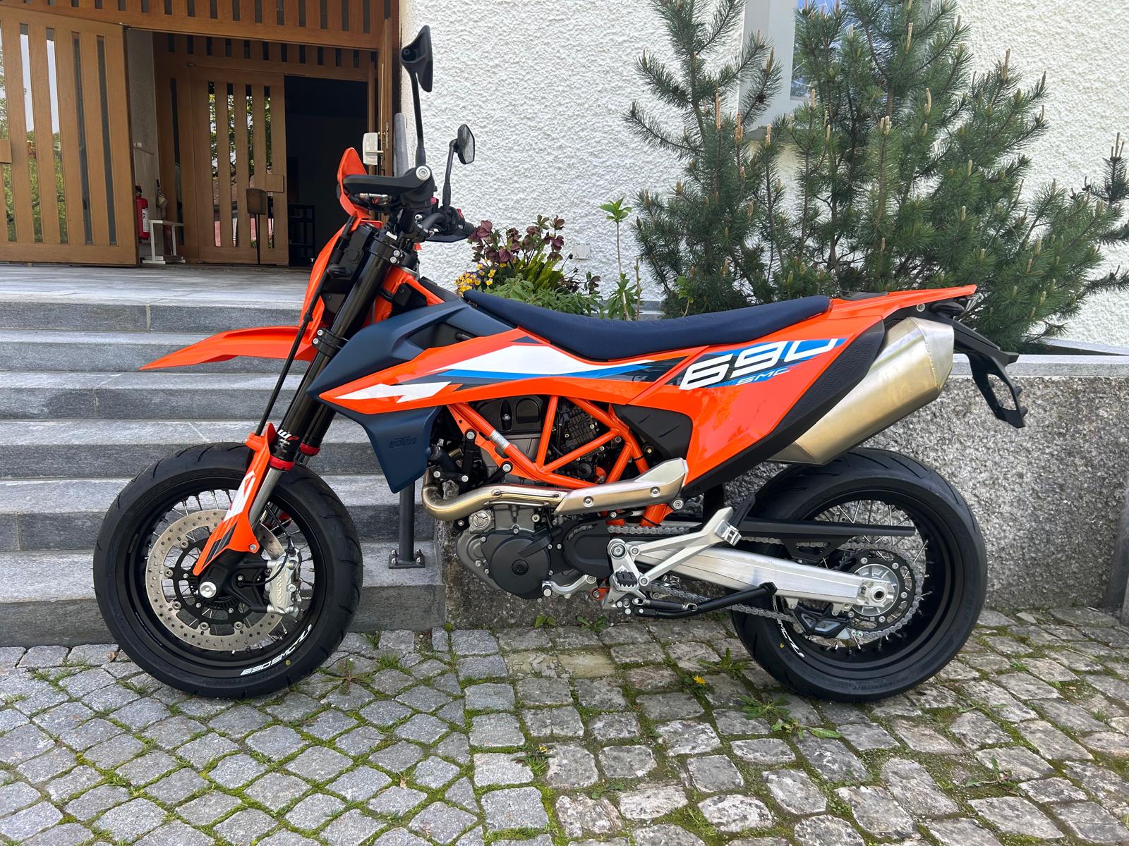 KTM 690 SMC R-image-12