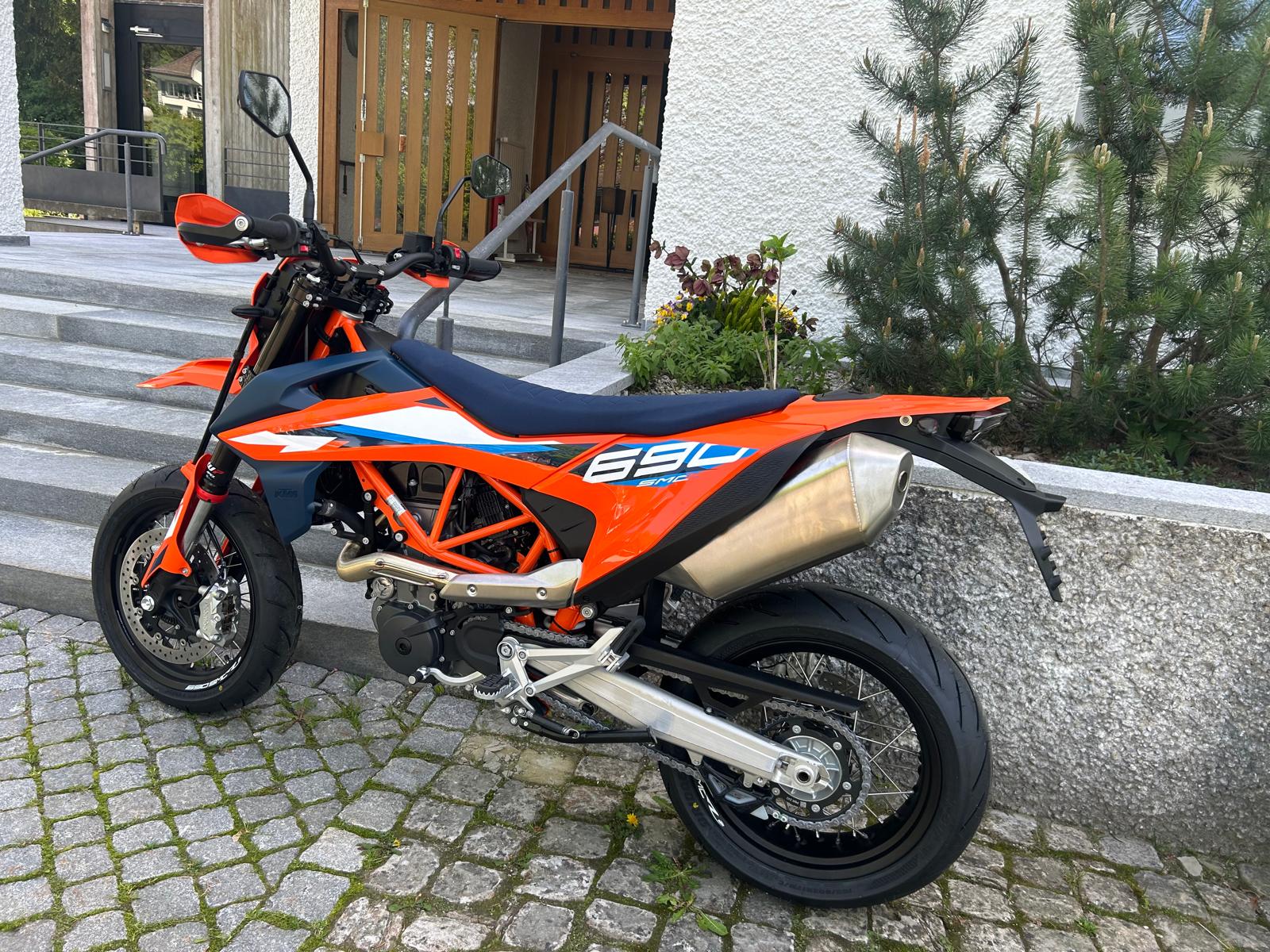 KTM 690 SMC R-image-10