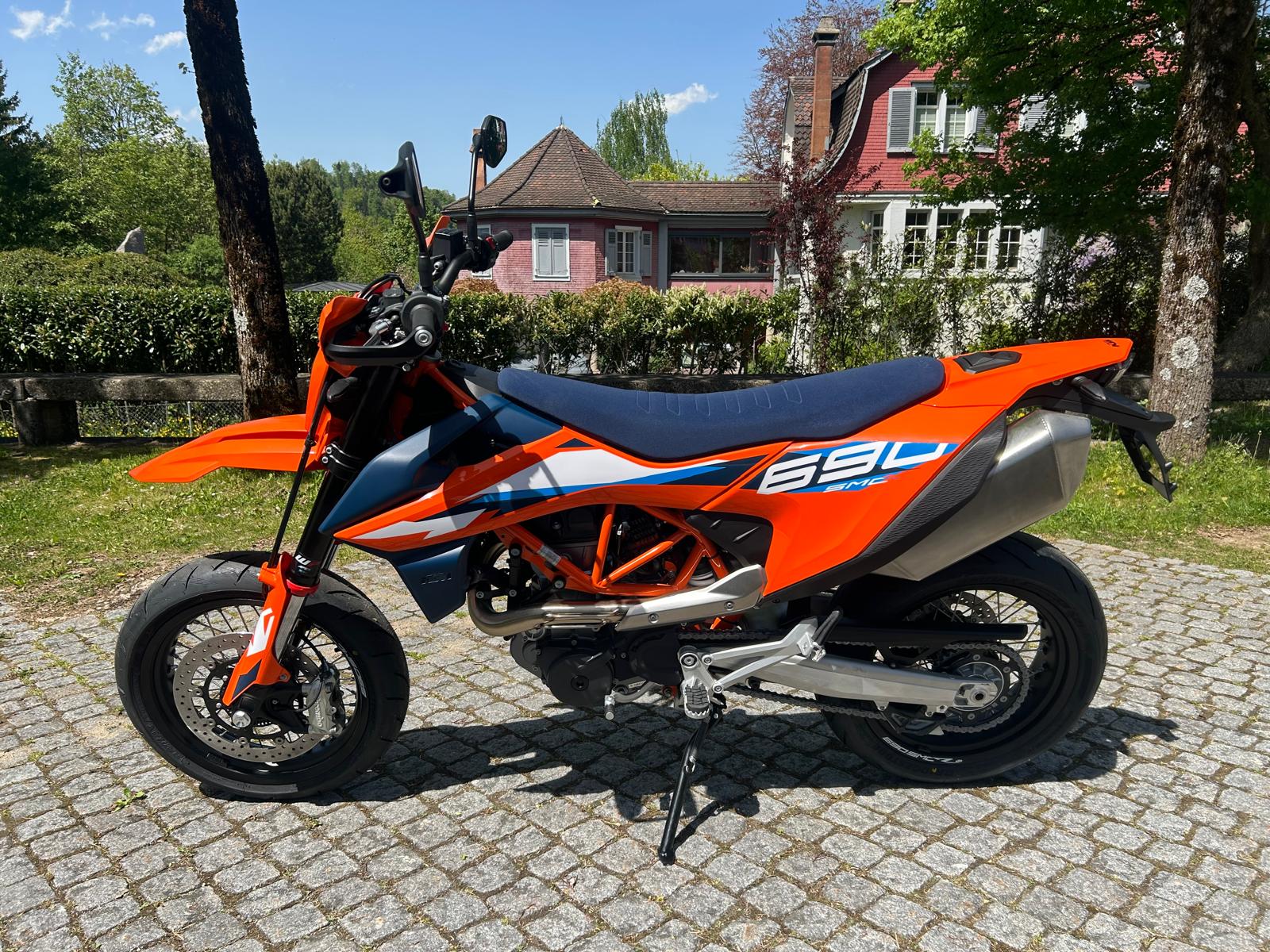 KTM 690 SMC R-image-1